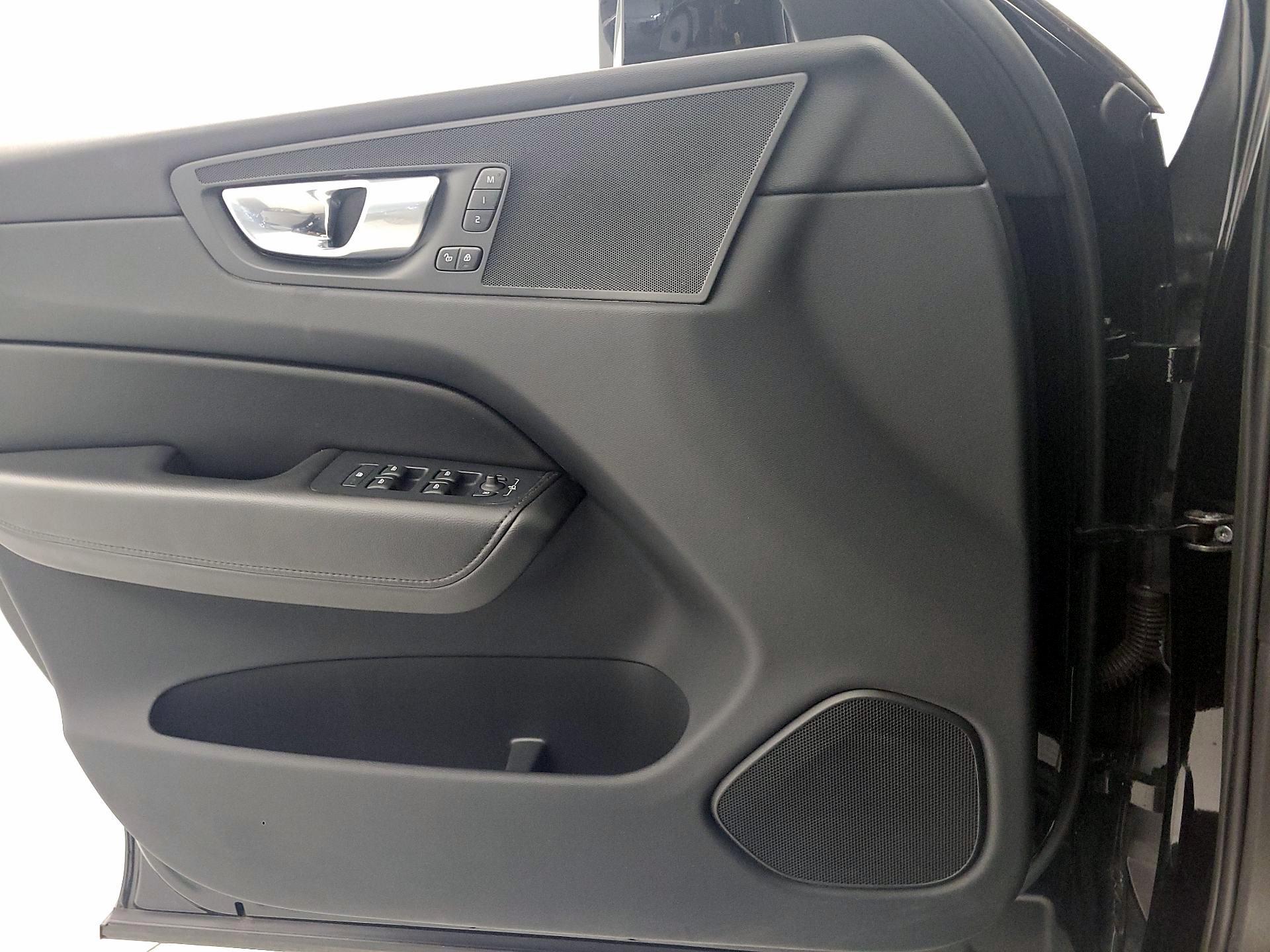 Thumbnail: 2023 Volvo XC60 - 12