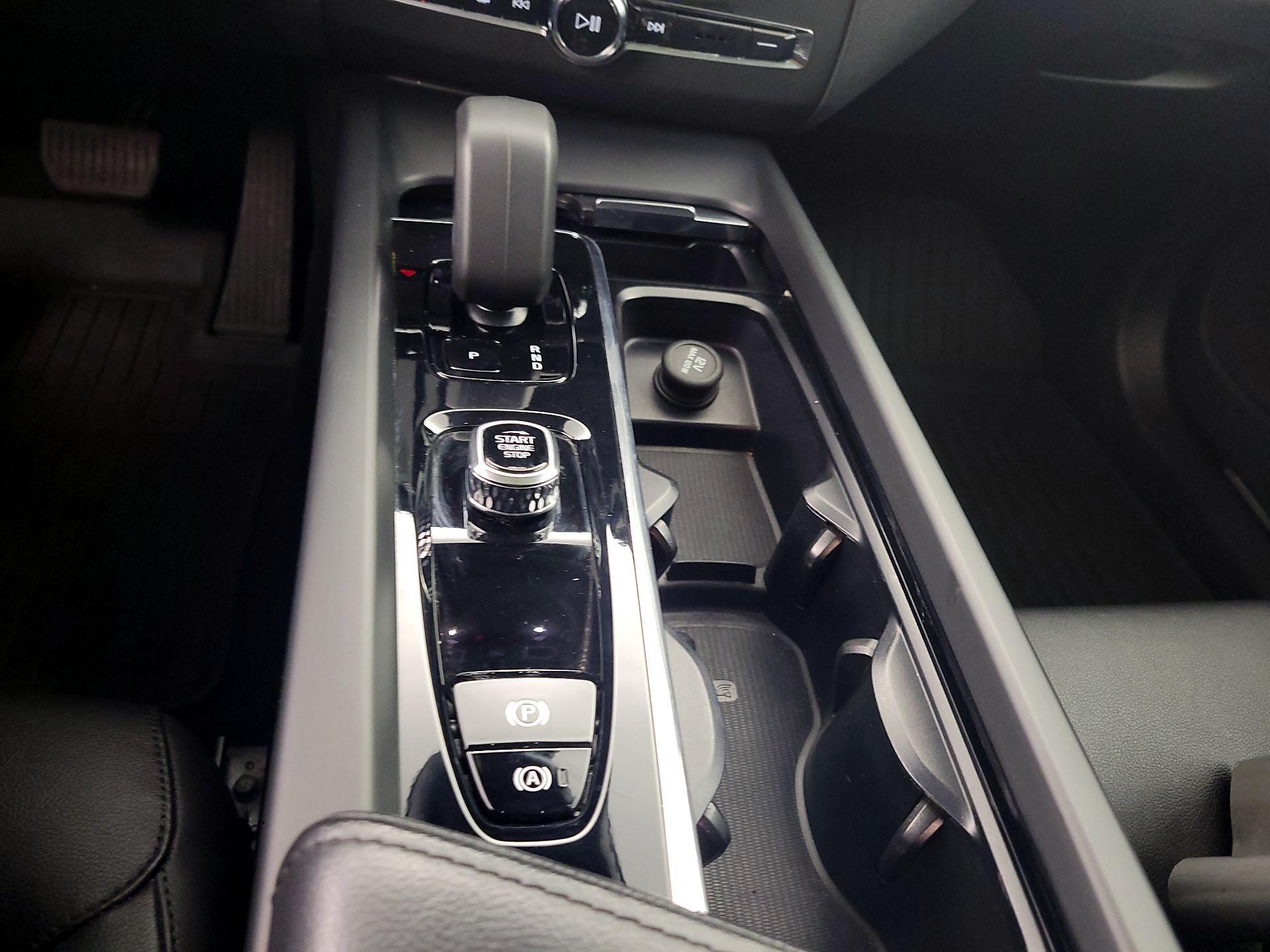 Thumbnail: 2023 Volvo XC60 - 17