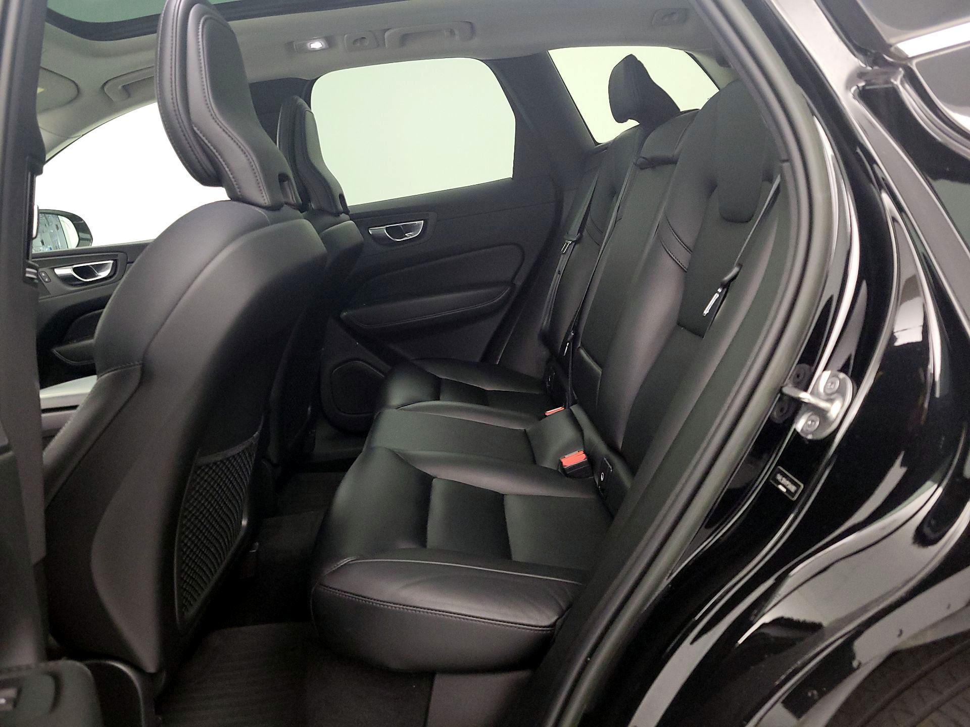 Thumbnail: 2023 Volvo XC60 - 20