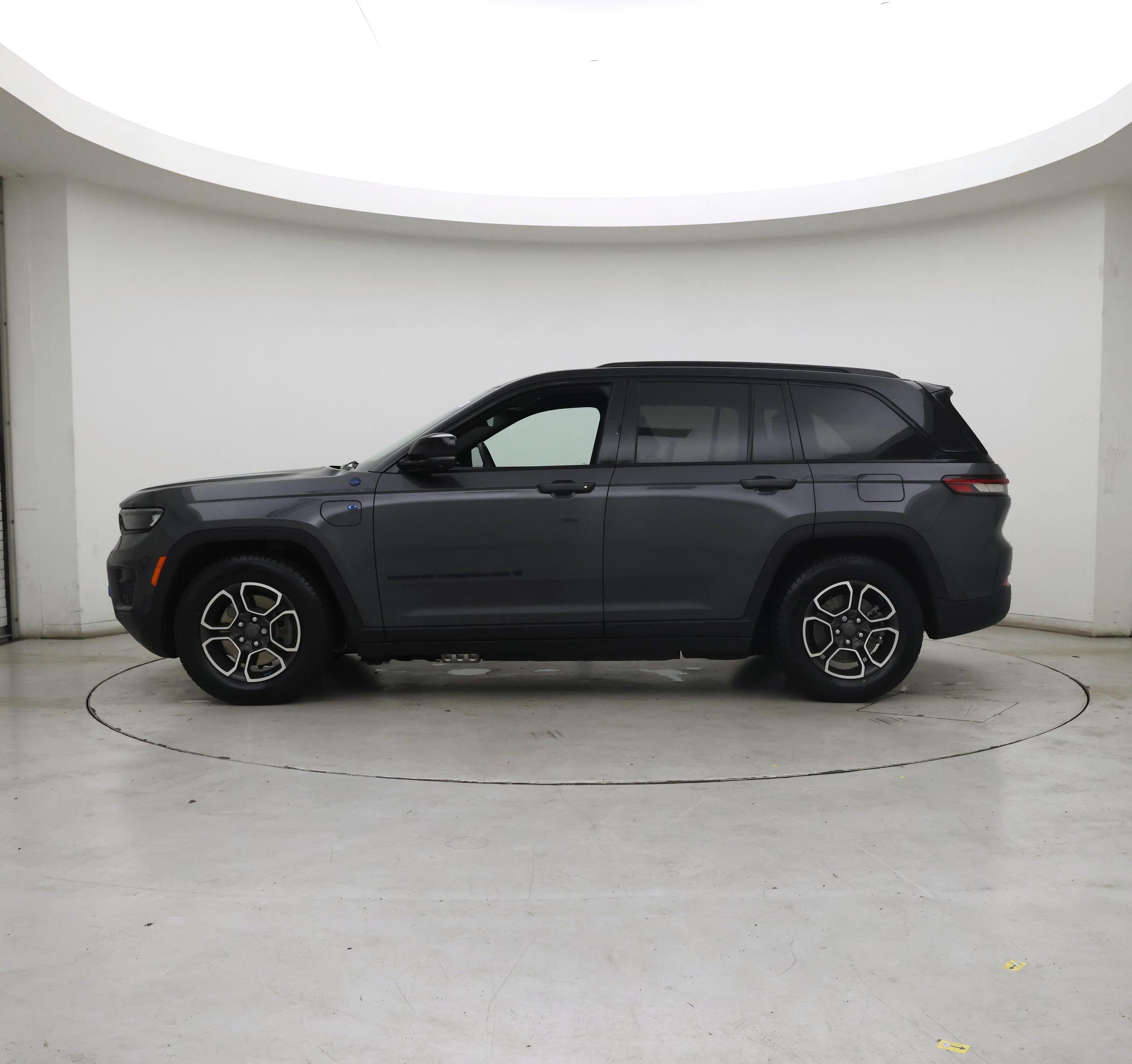 Thumbnail: 2023 Jeep Grand Cherokee - 3
