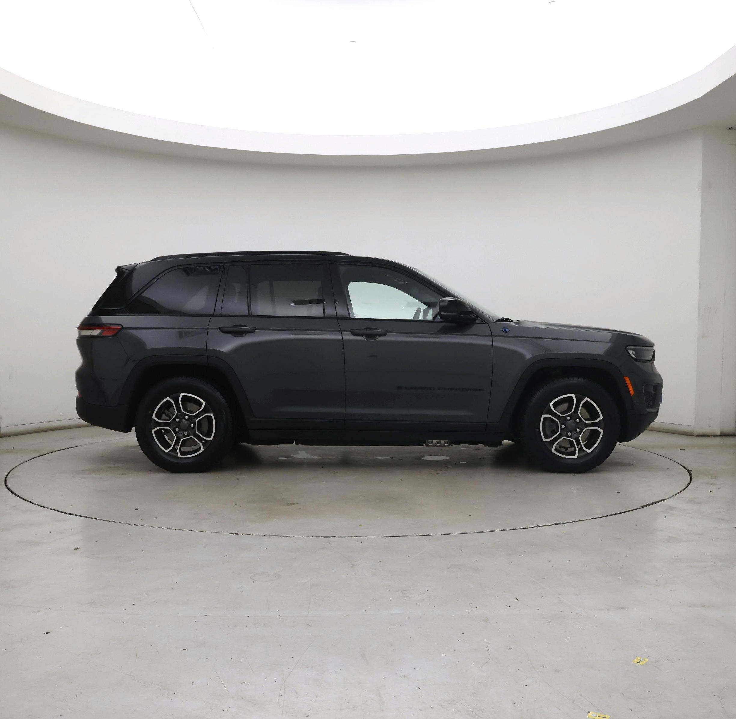 Thumbnail: 2023 Jeep Grand Cherokee - 7