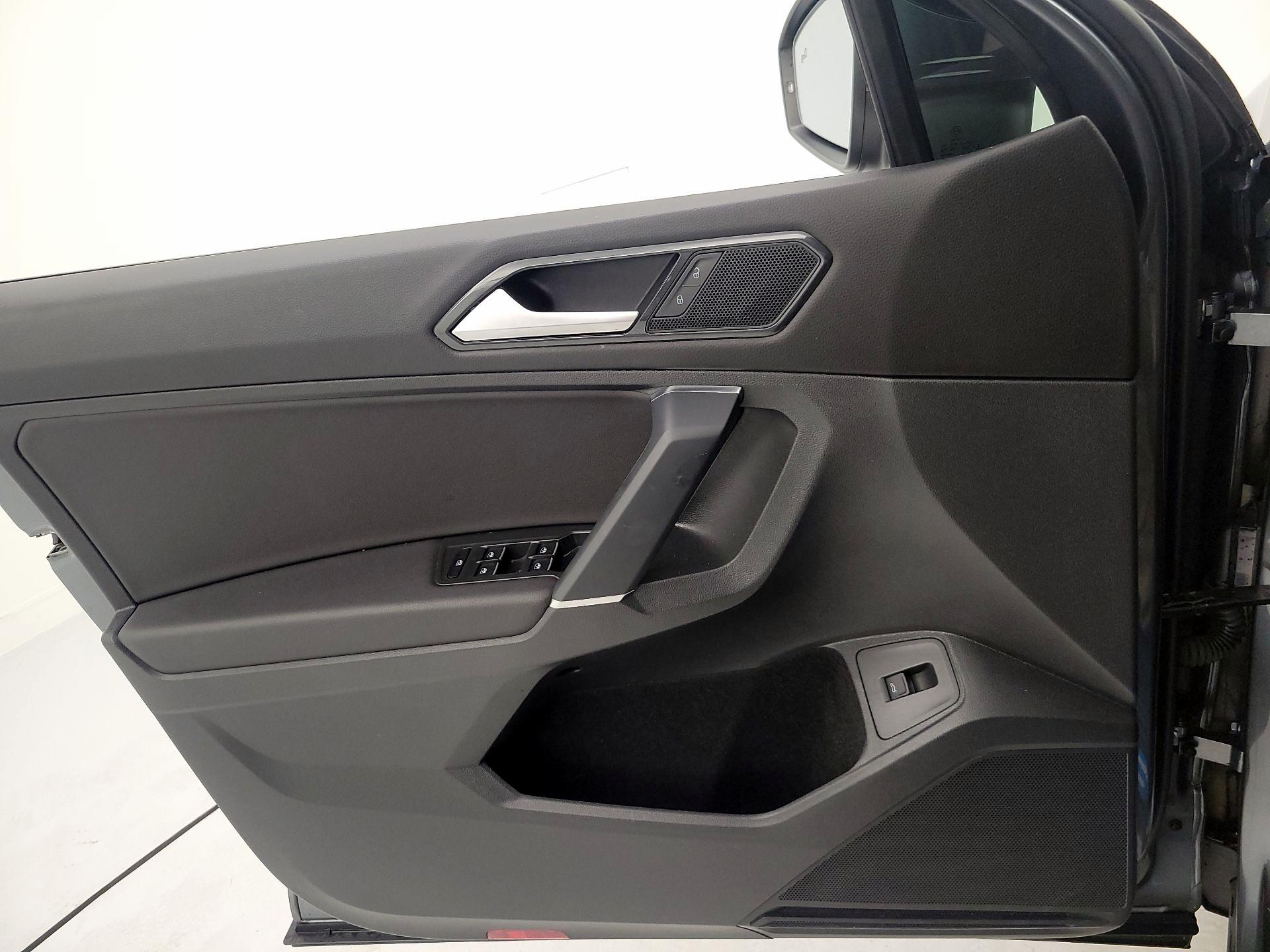 Thumbnail: 2018 Volkswagen Tiguan - 12