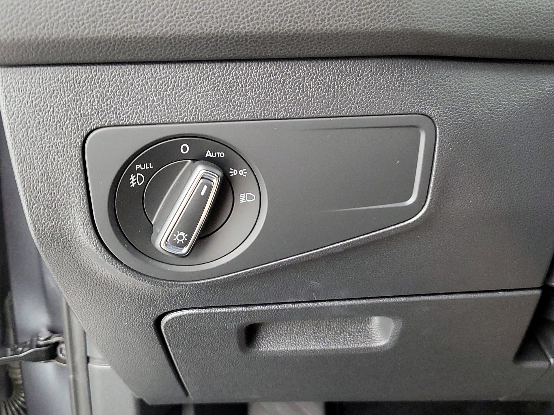 Thumbnail: 2018 Volkswagen Tiguan - 13