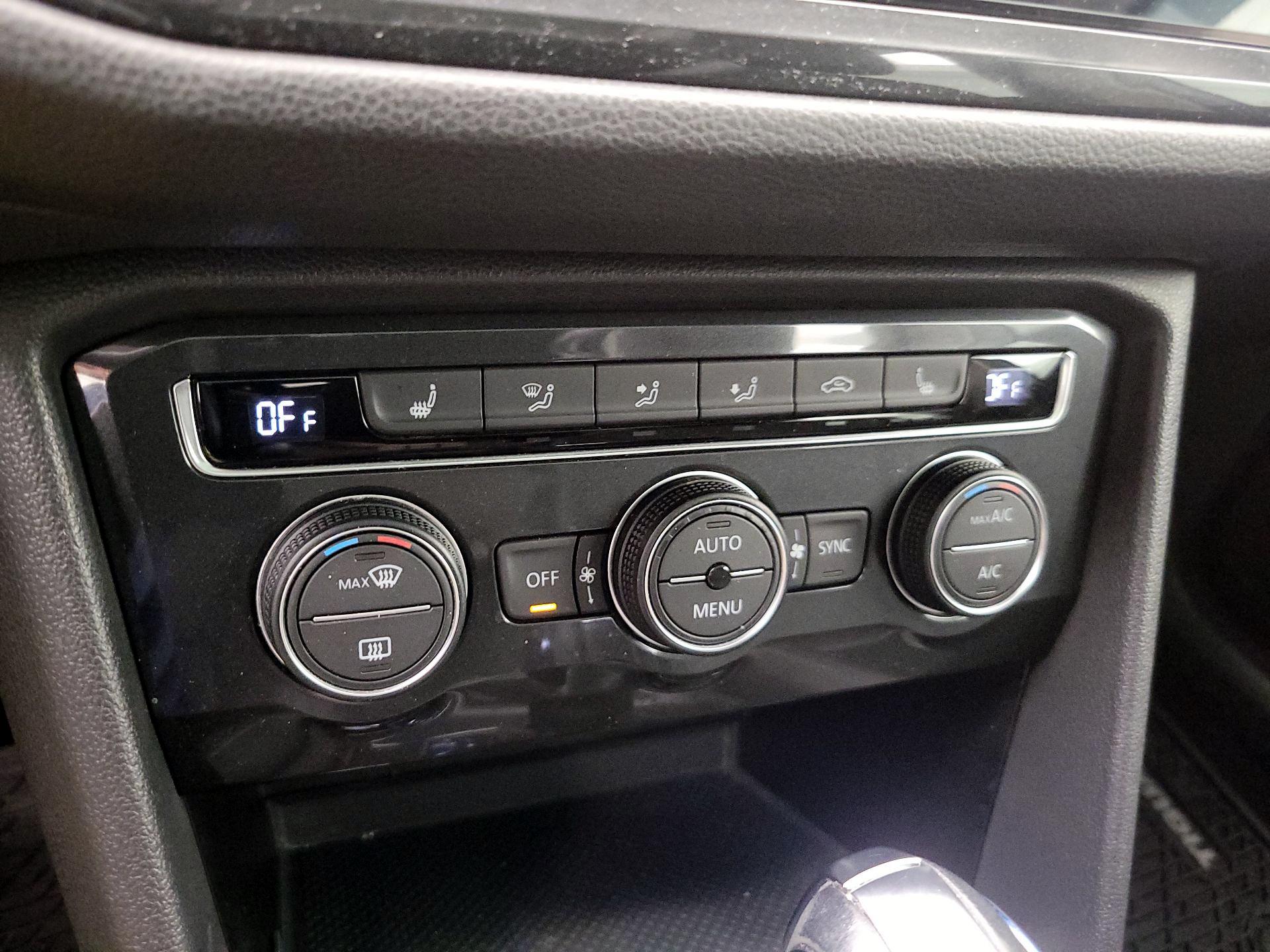 Thumbnail: 2018 Volkswagen Tiguan - 17