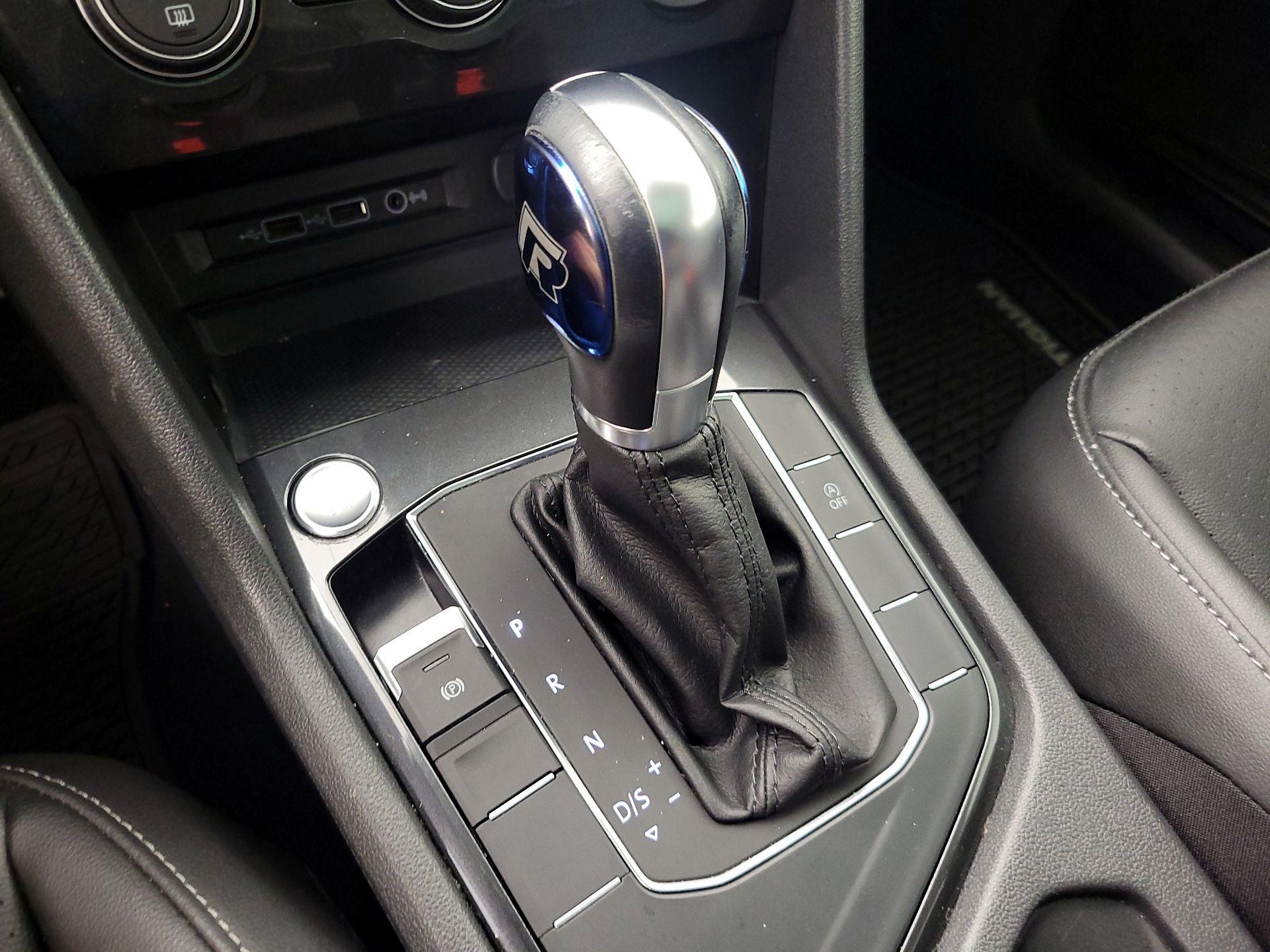 Thumbnail: 2018 Volkswagen Tiguan - 18