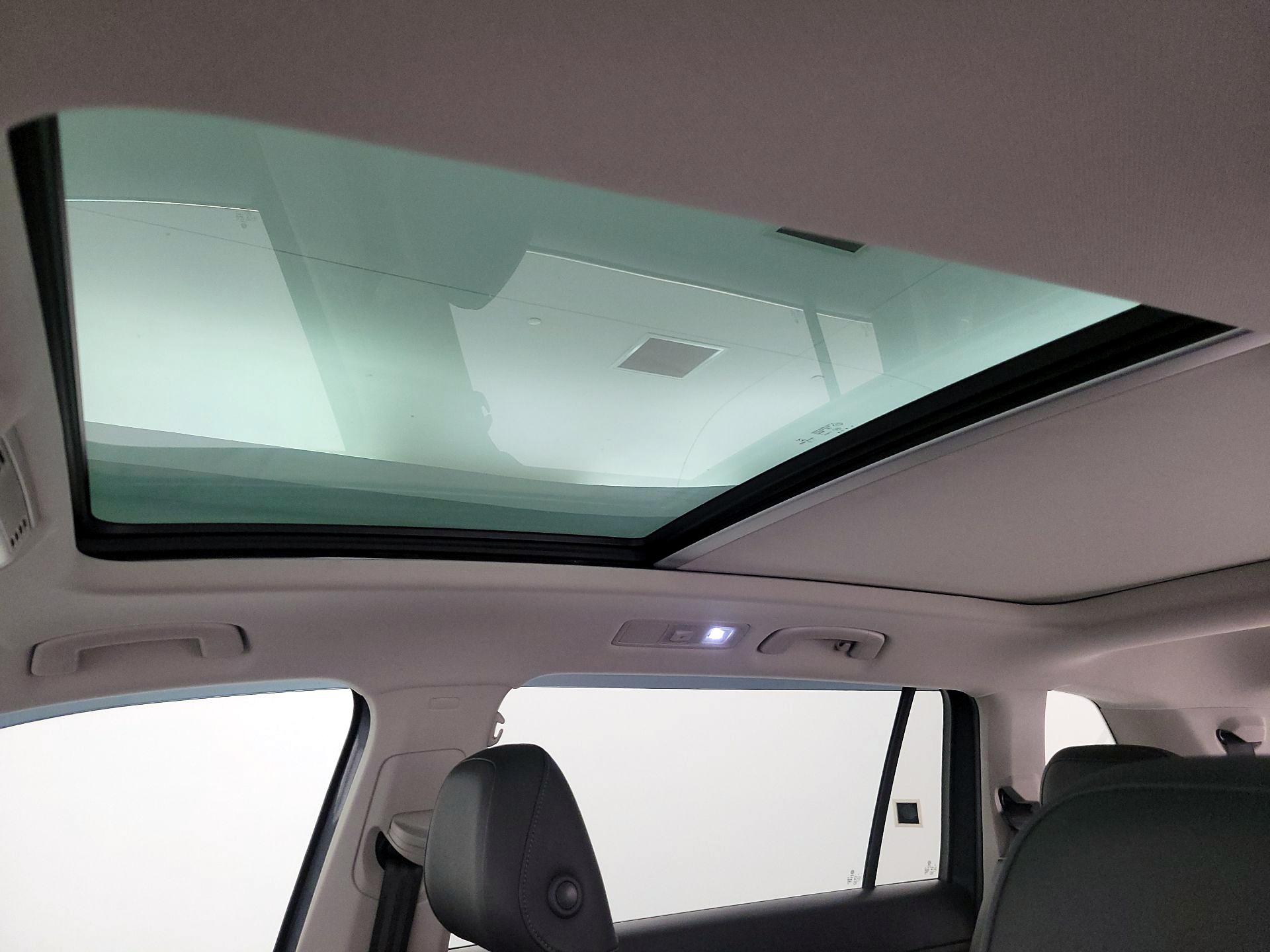 Thumbnail: 2018 Volkswagen Tiguan - 20