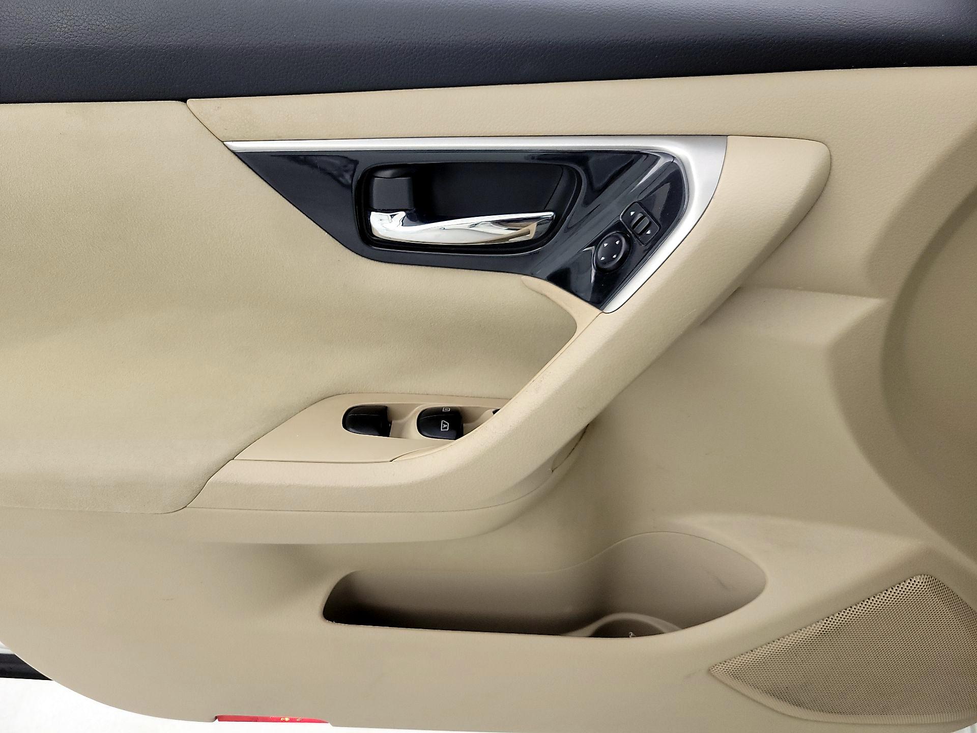 Thumbnail: 2014 Nissan Altima - 12