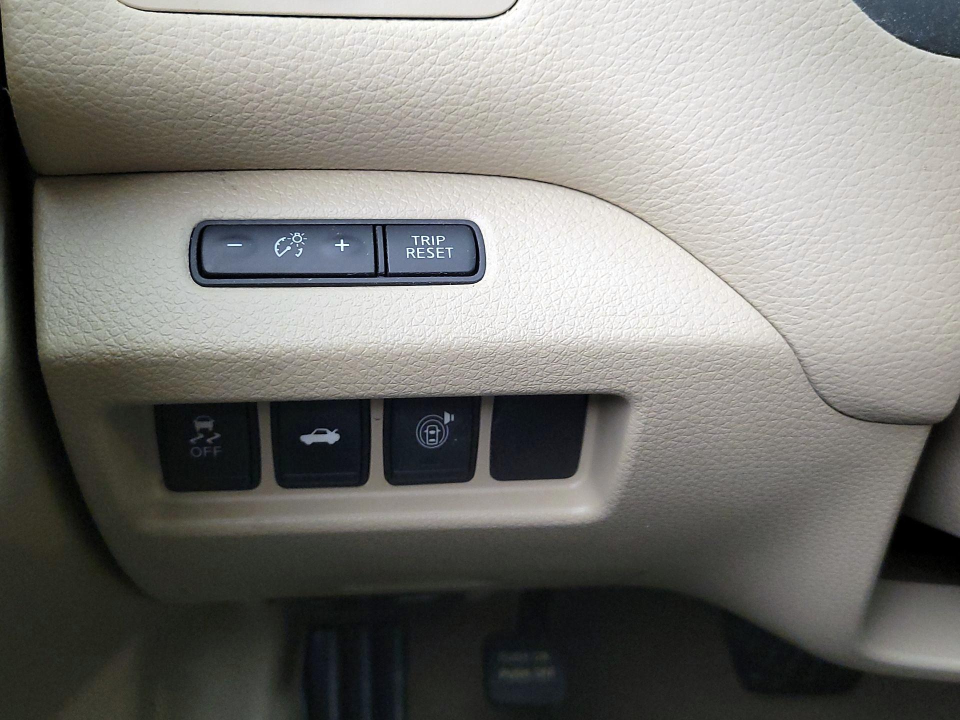 Thumbnail: 2014 Nissan Altima - 13