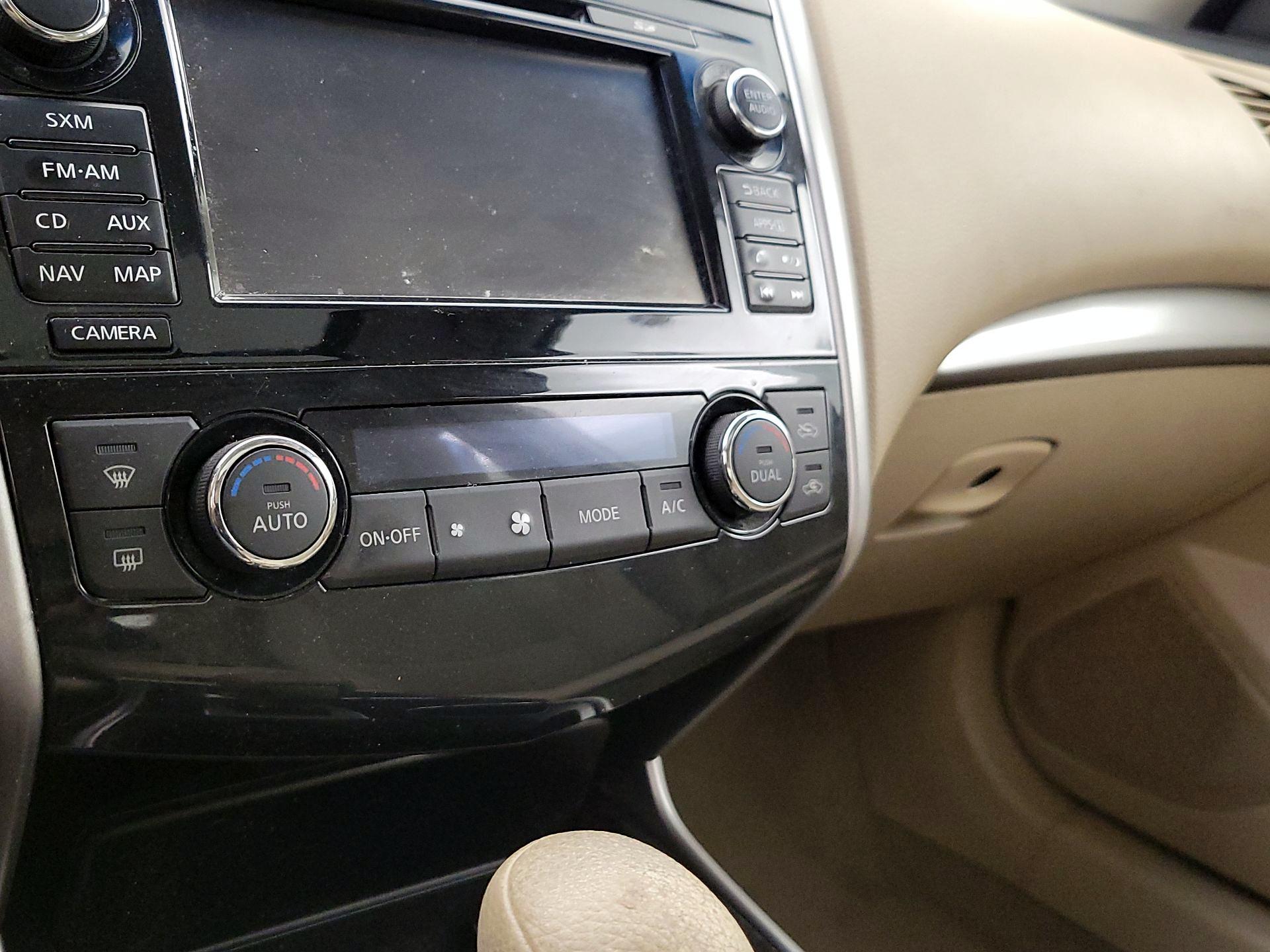 Thumbnail: 2014 Nissan Altima - 17