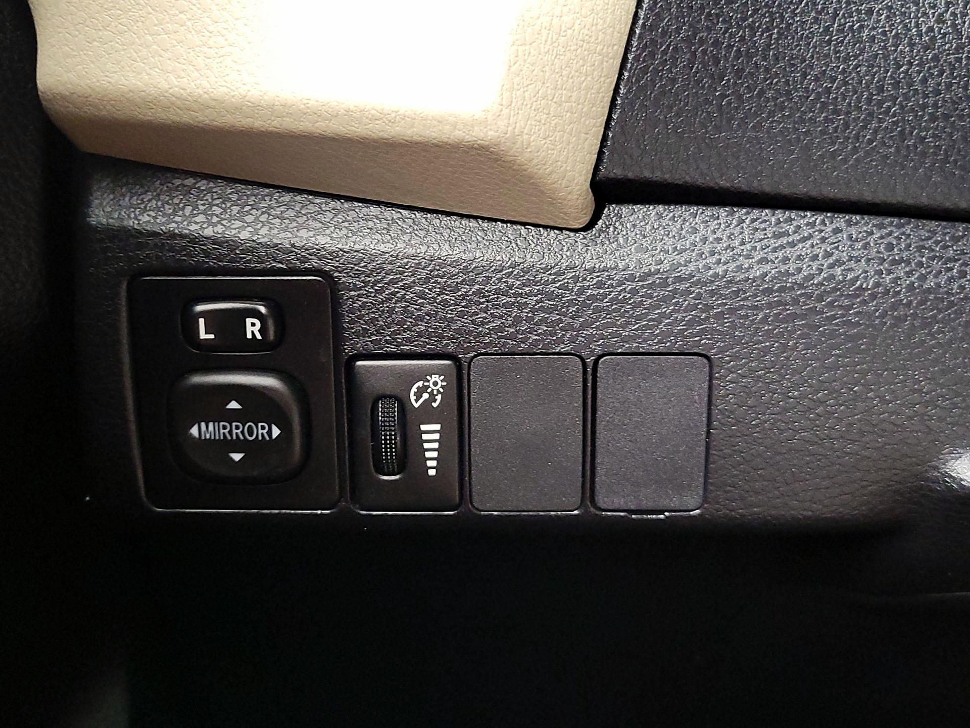 Thumbnail: 2014 Toyota Corolla - 13