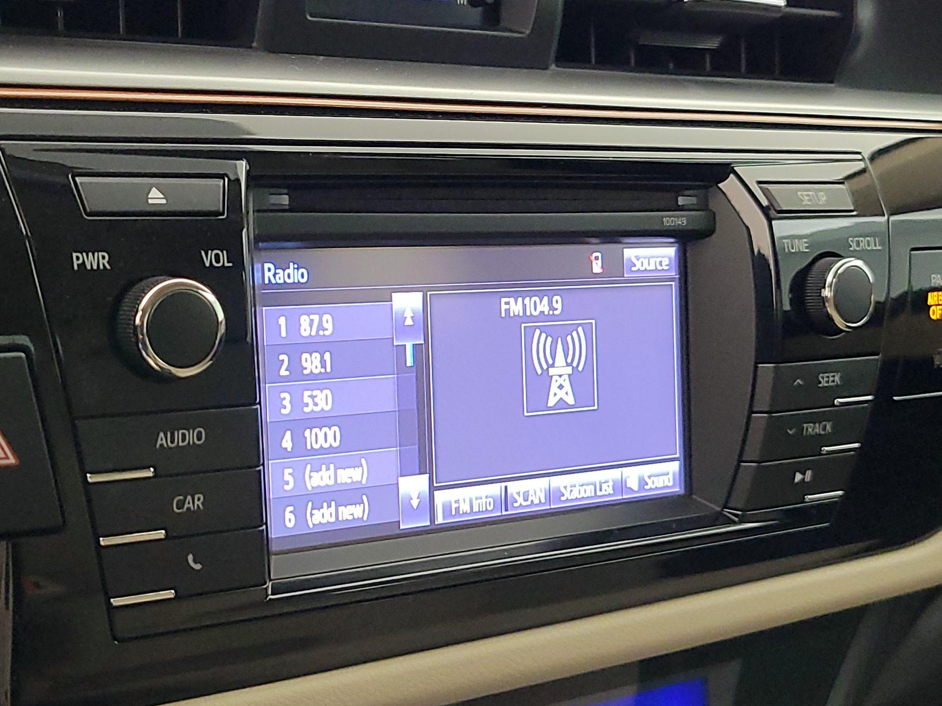 Thumbnail: 2014 Toyota Corolla - 15