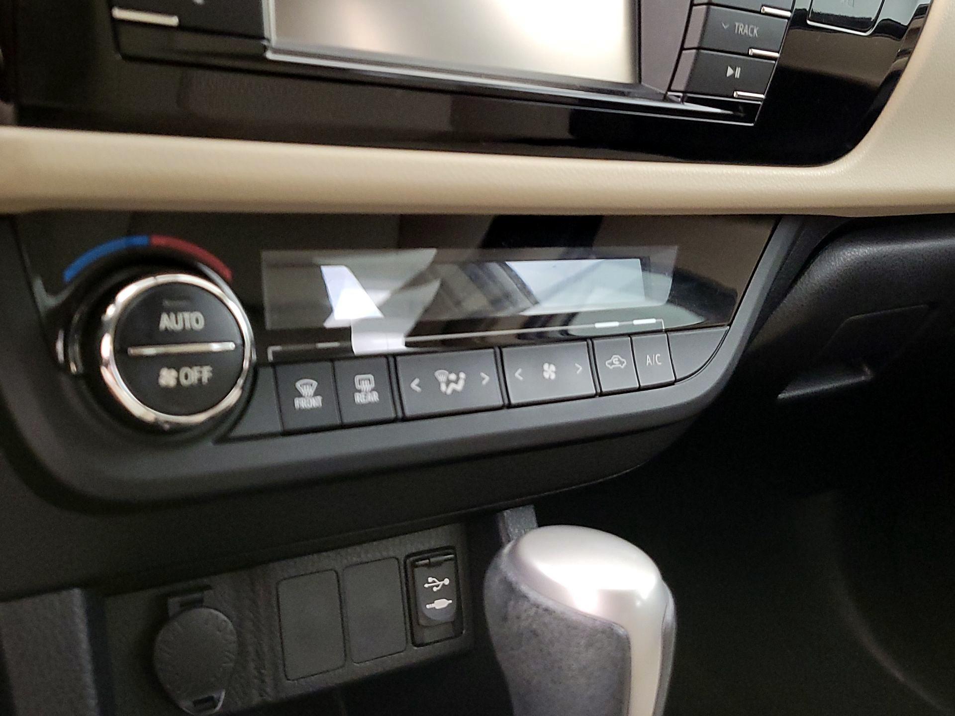 Thumbnail: 2014 Toyota Corolla - 16