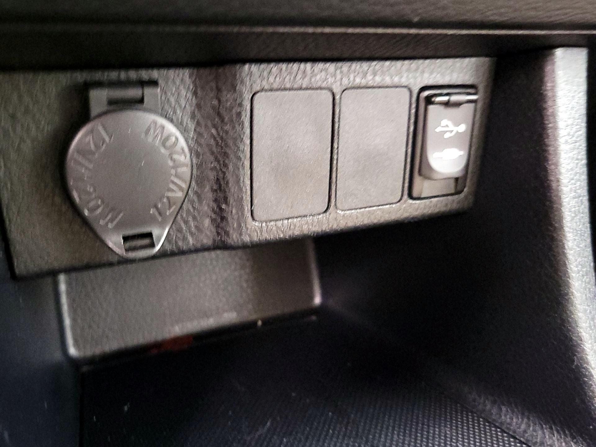 Thumbnail: 2014 Toyota Corolla - 18