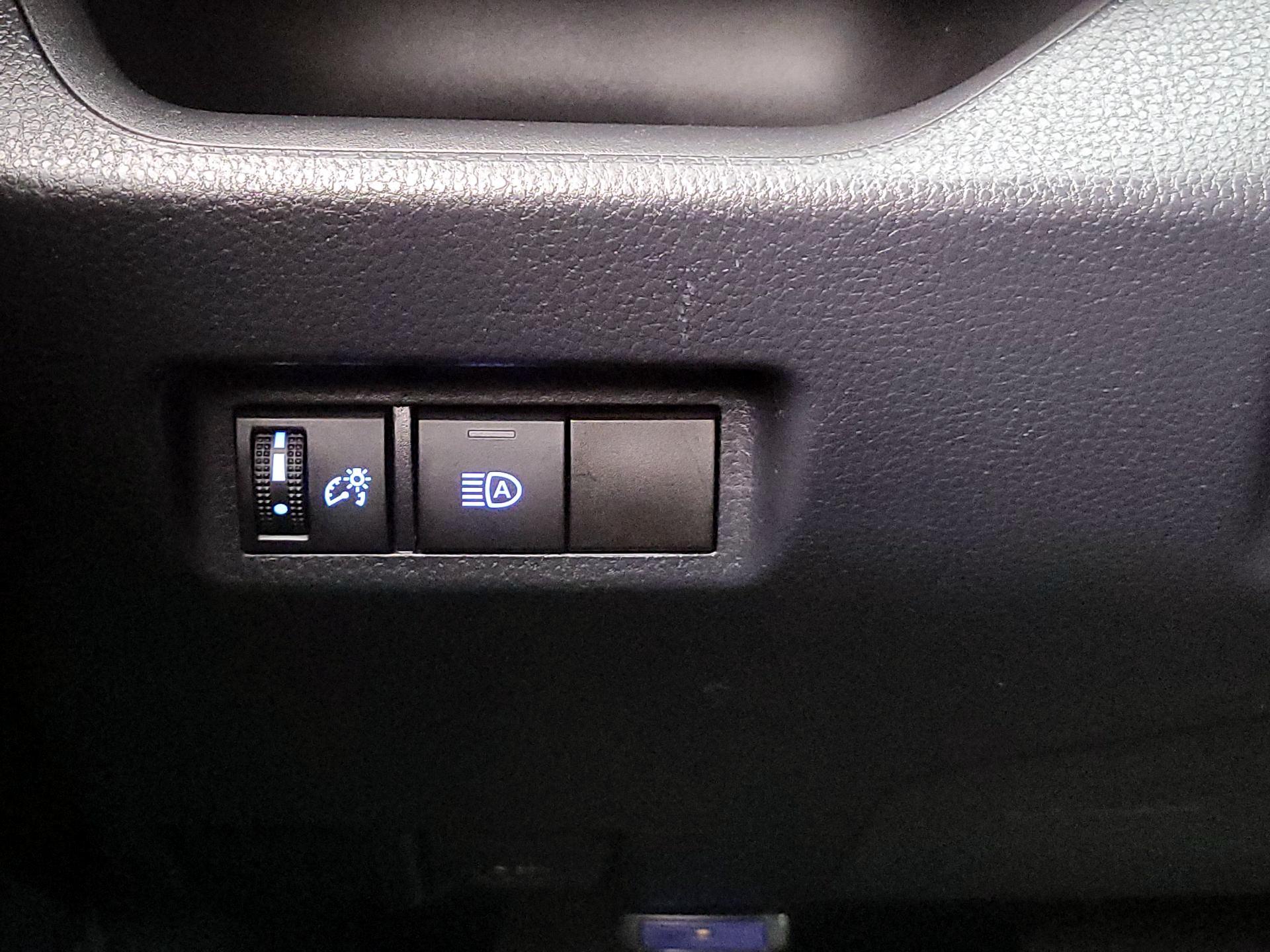 Thumbnail: 2020 Toyota RAV4 - 13