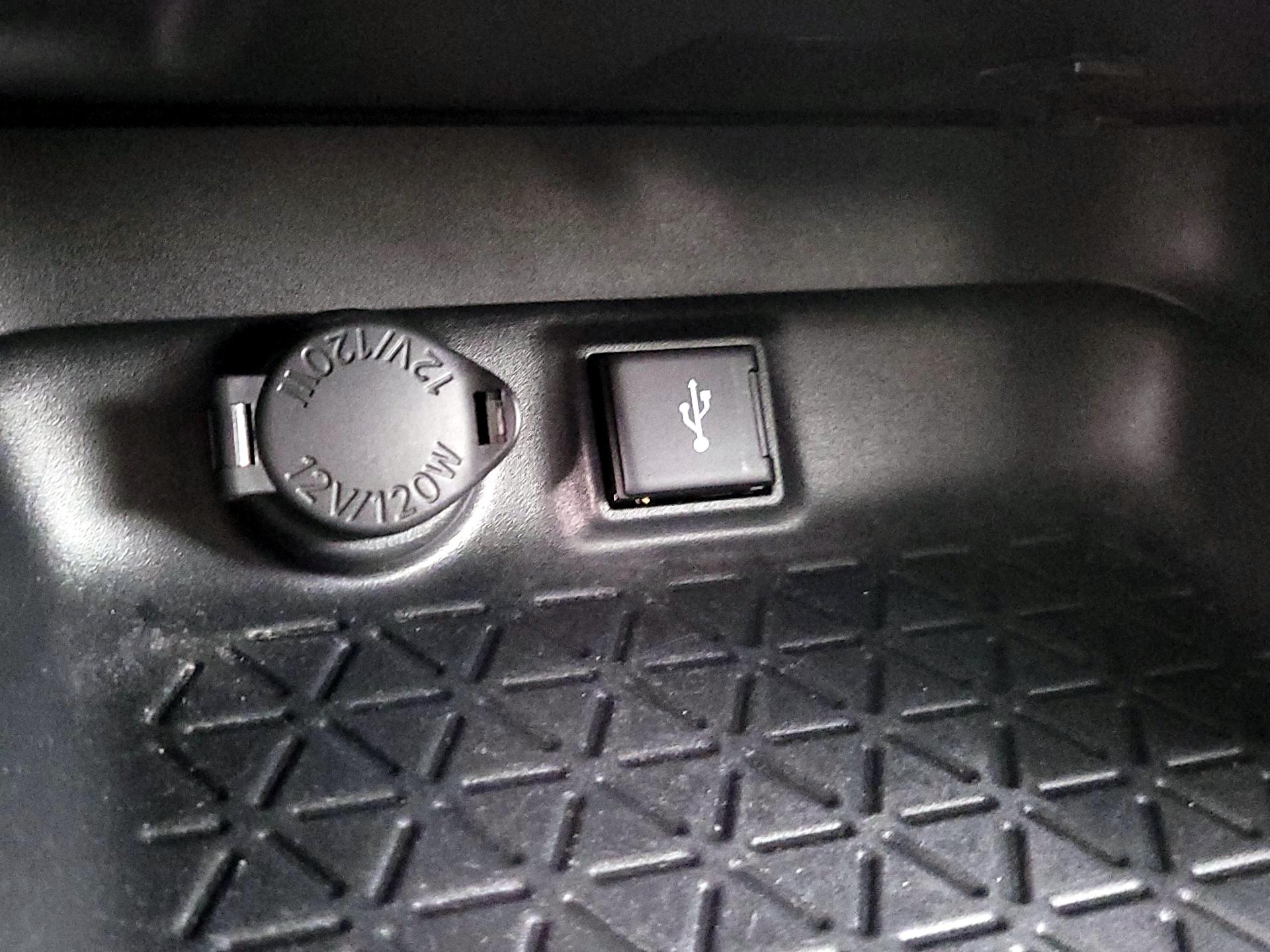 Thumbnail: 2020 Toyota RAV4 - 18