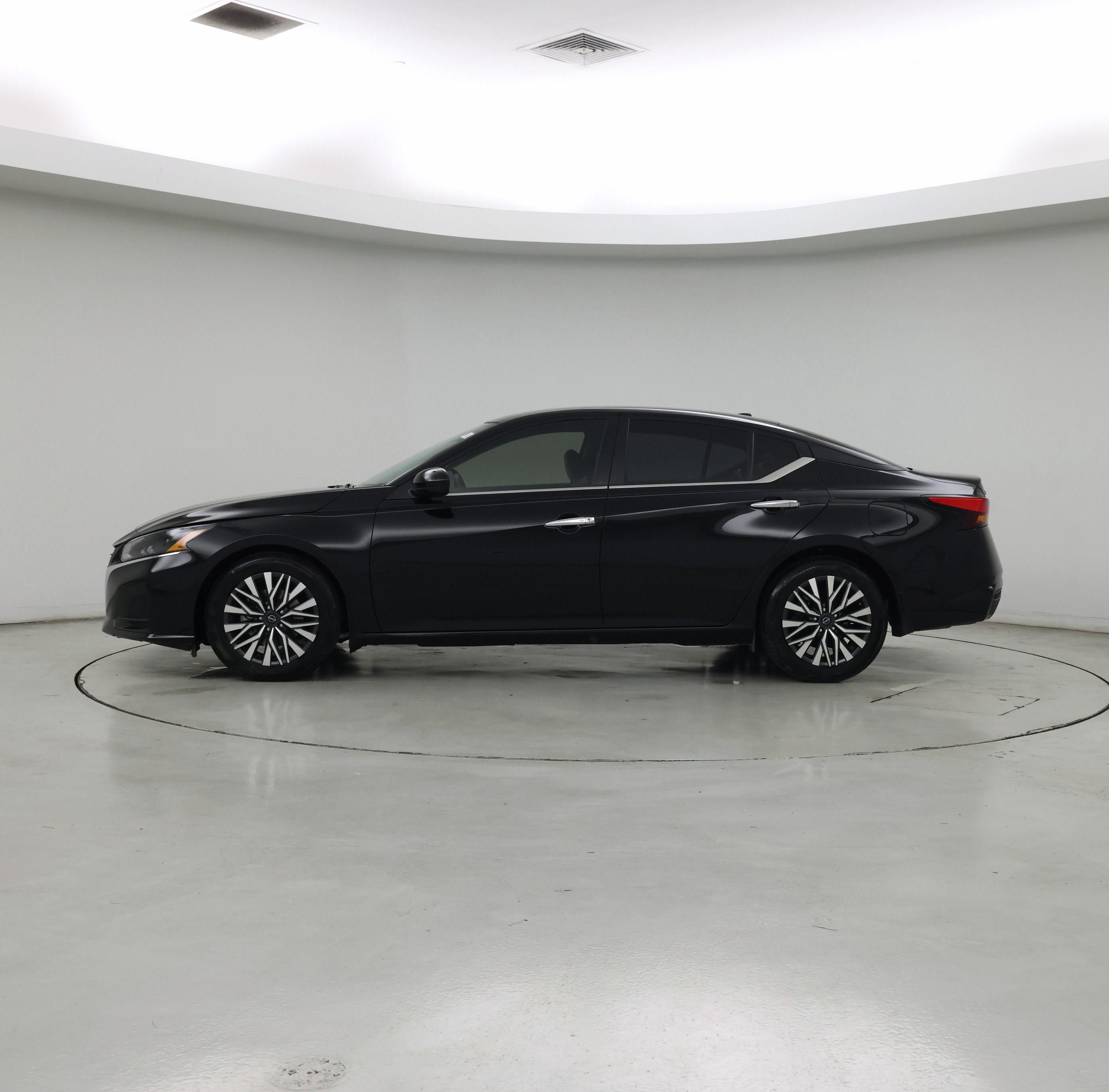 Thumbnail: 2023 Nissan Altima - 3