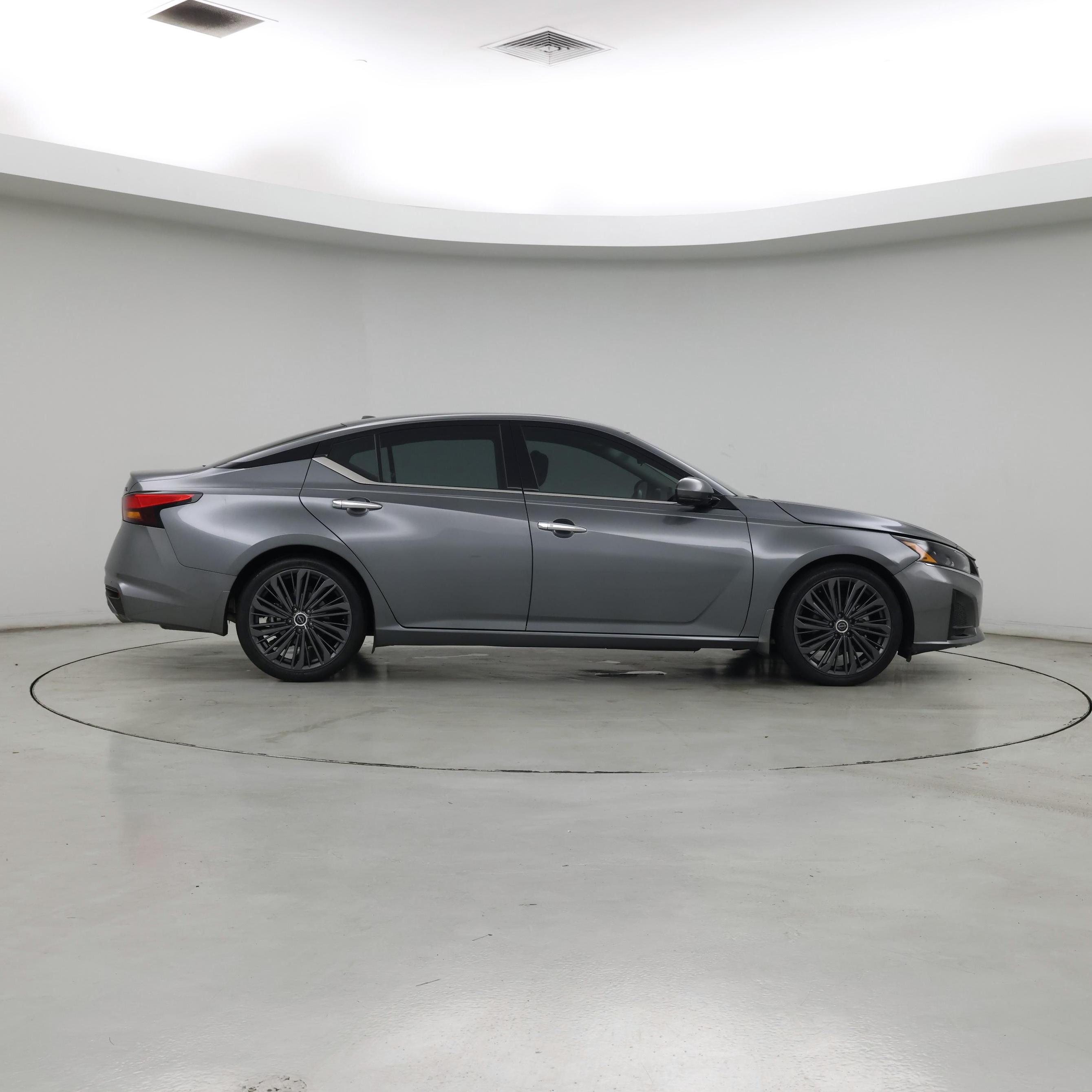 Thumbnail: 2023 Nissan Altima - 7