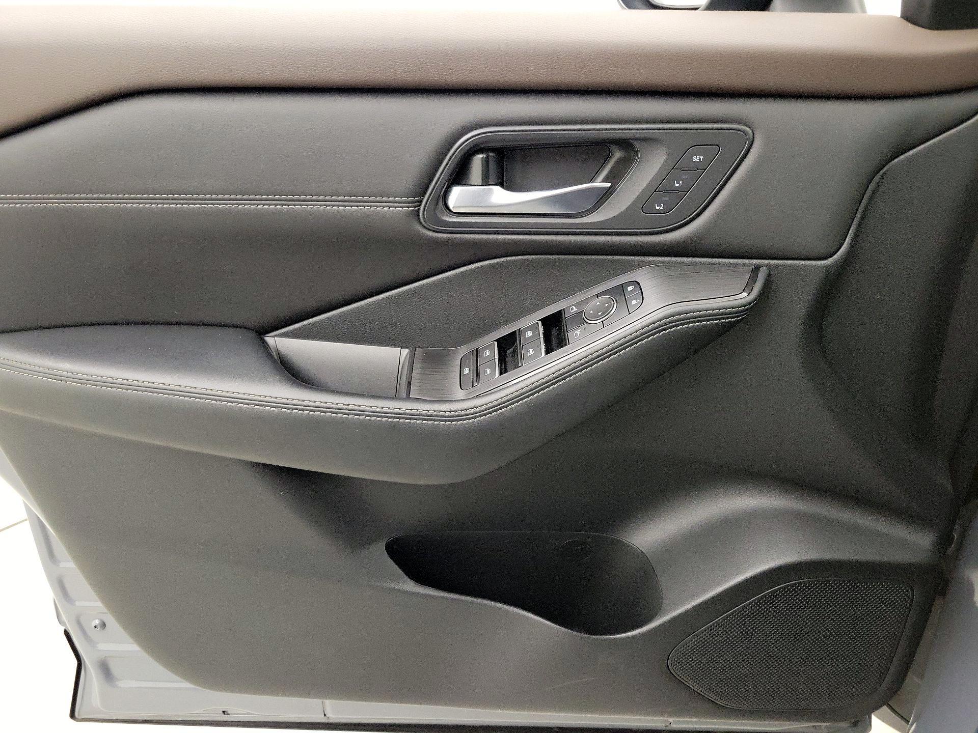 Thumbnail: 2023 Nissan Rogue - 12