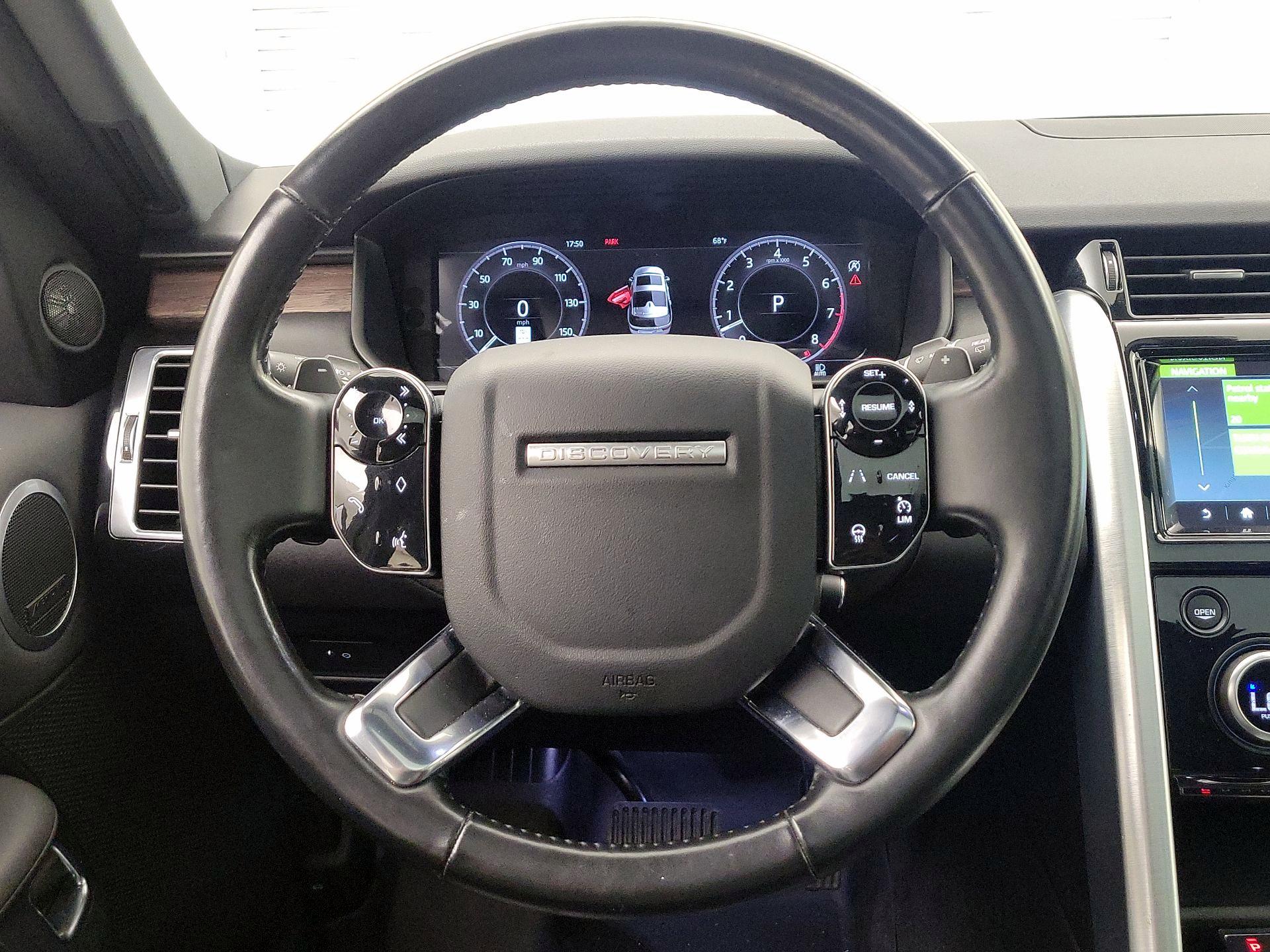 Thumbnail: 2020 Land Rover Discovery - 10