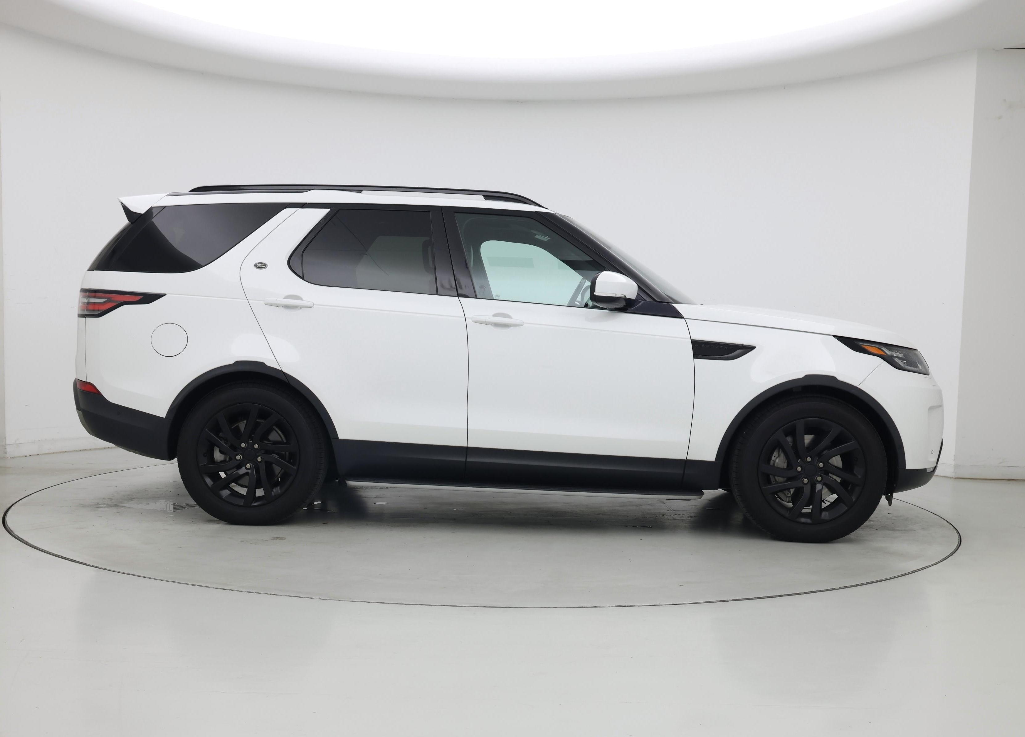 Thumbnail: 2020 Land Rover Discovery - 7