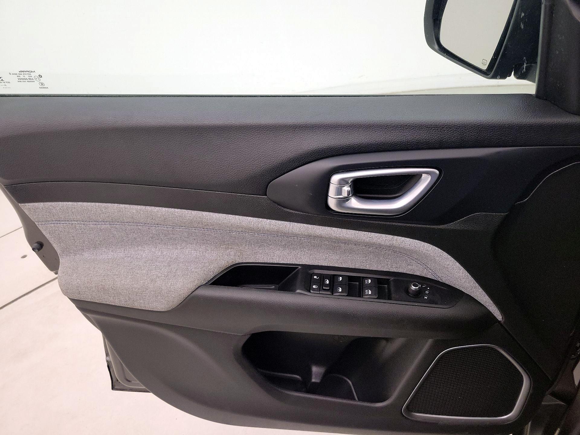 Thumbnail: 2022 Jeep Compass - 12