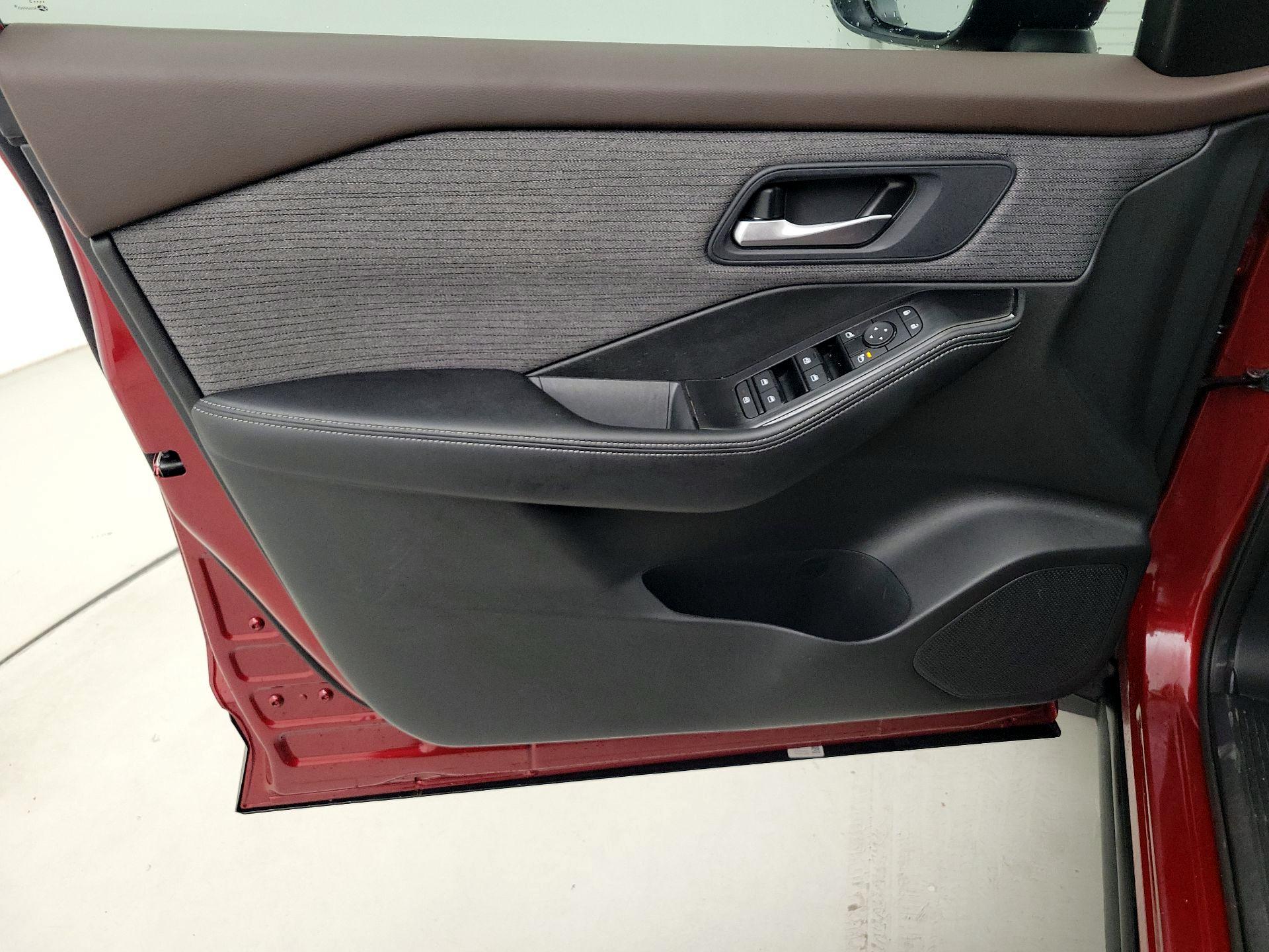 Thumbnail: 2023 Nissan Rogue - 12