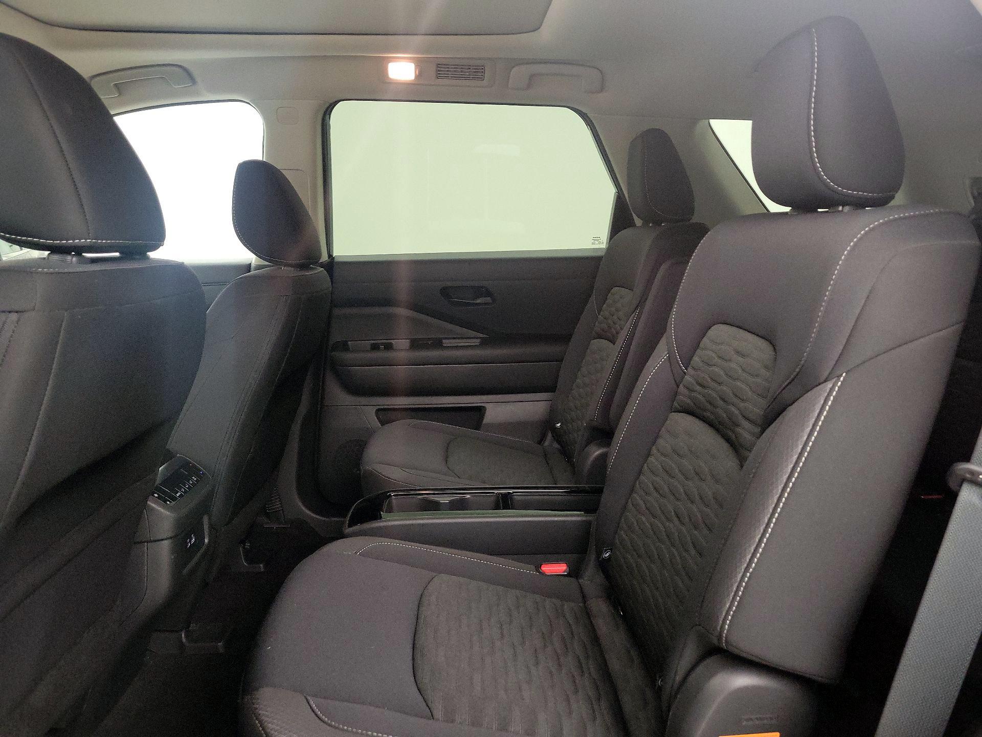 Thumbnail: 2023 Nissan Pathfinder - 20