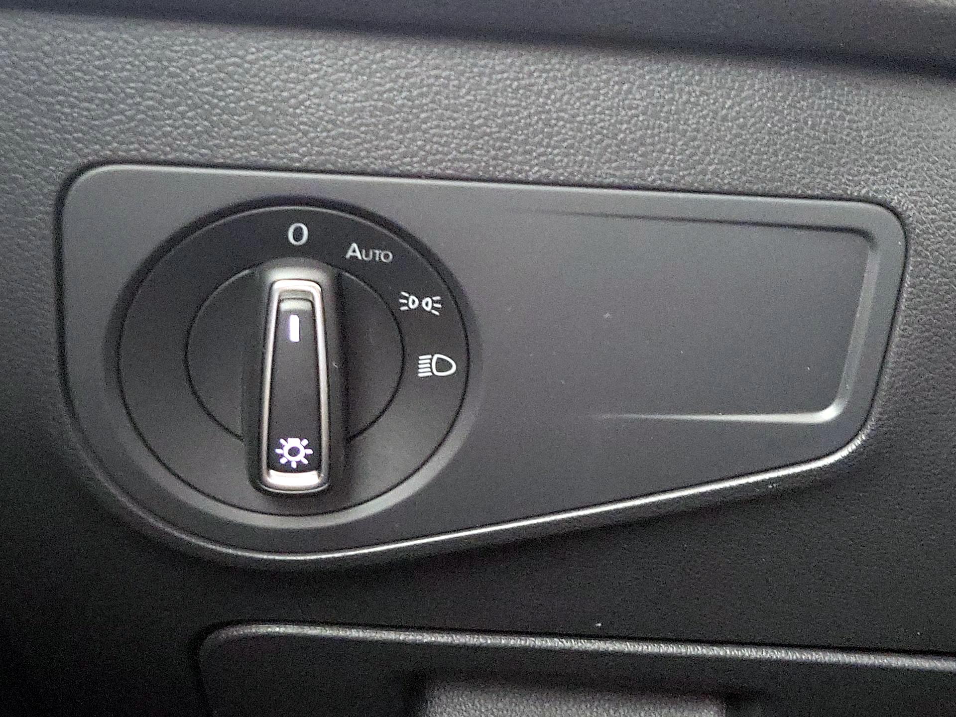 Thumbnail: 2022 Volkswagen Tiguan - 13