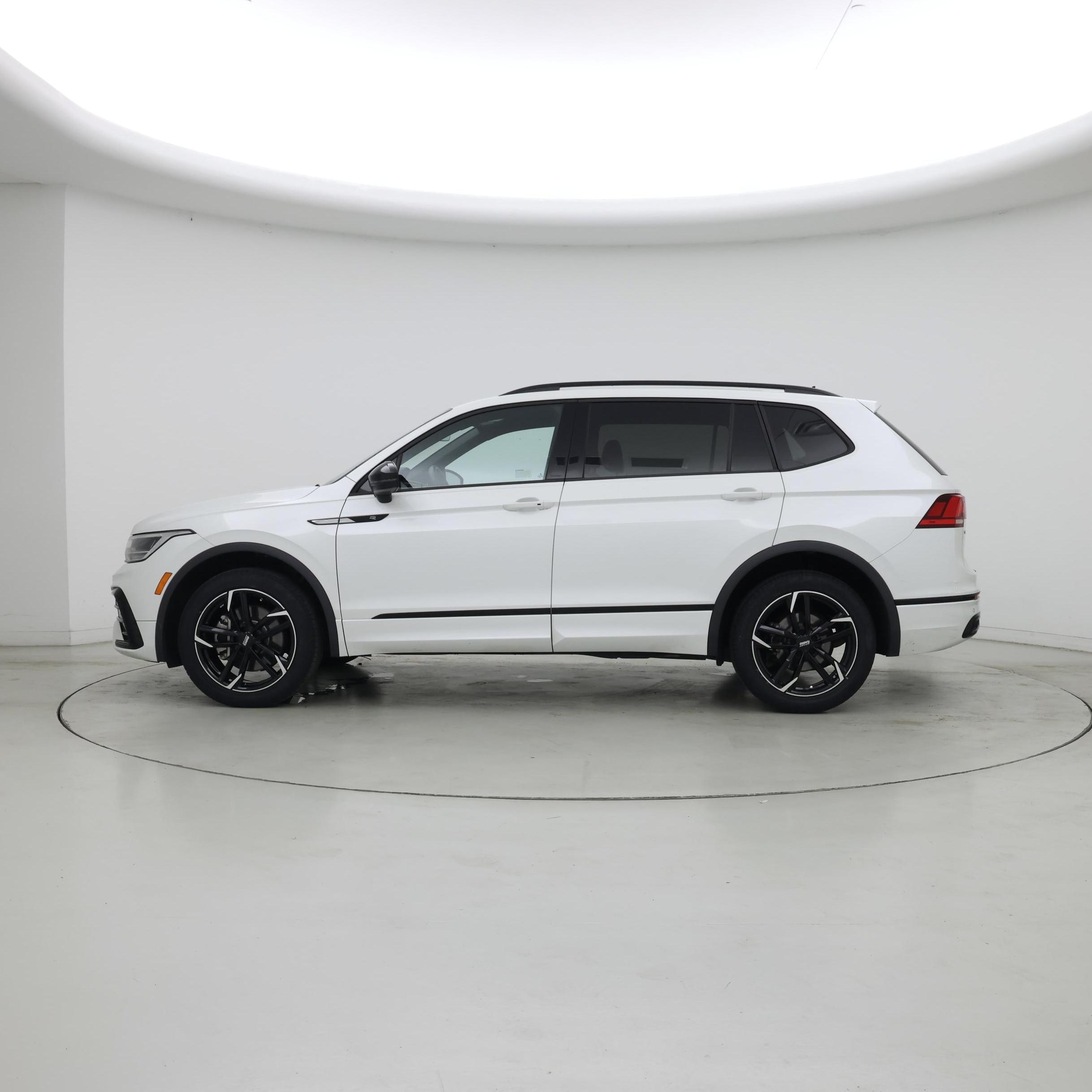 Thumbnail: 2022 Volkswagen Tiguan - 3