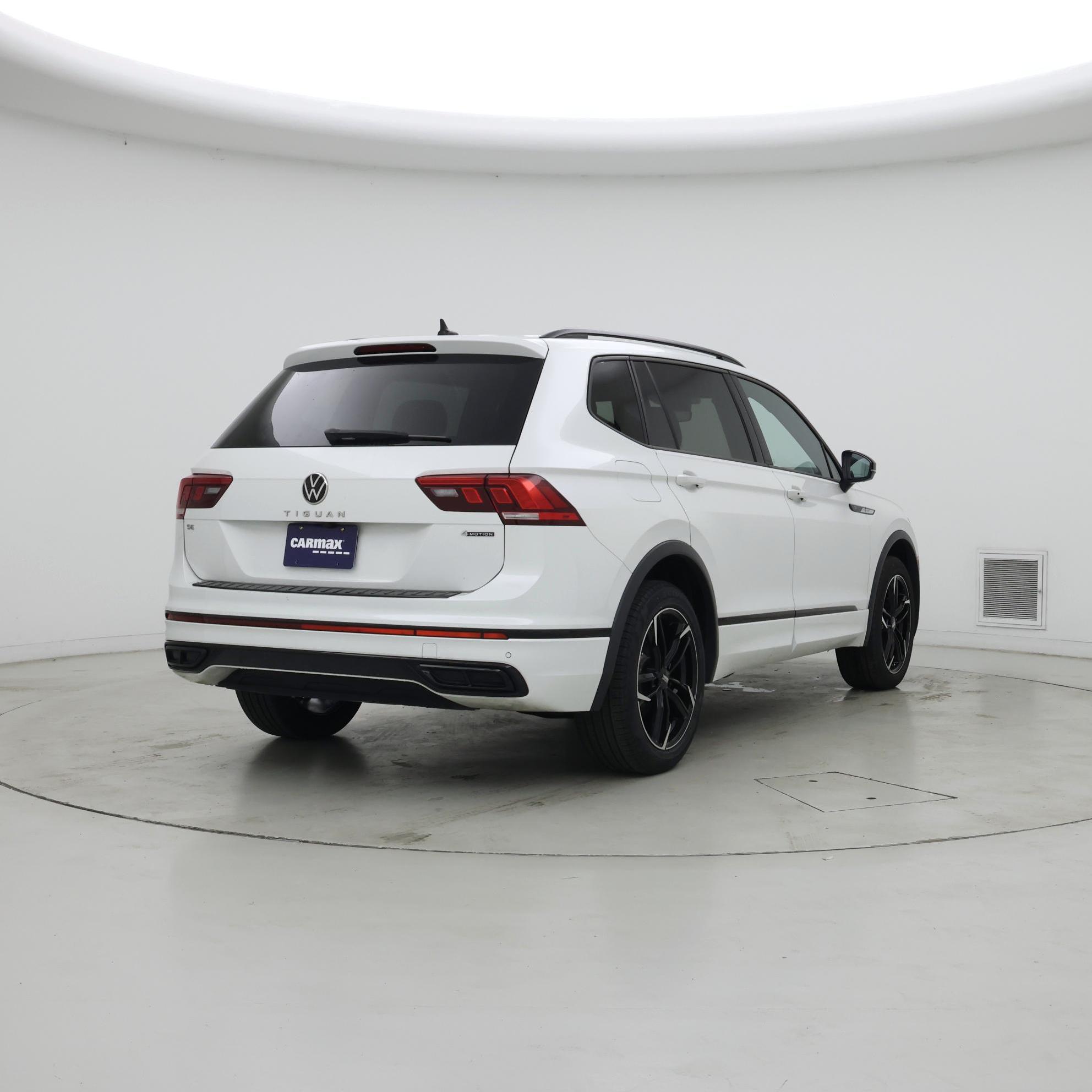 Thumbnail: 2022 Volkswagen Tiguan - 8