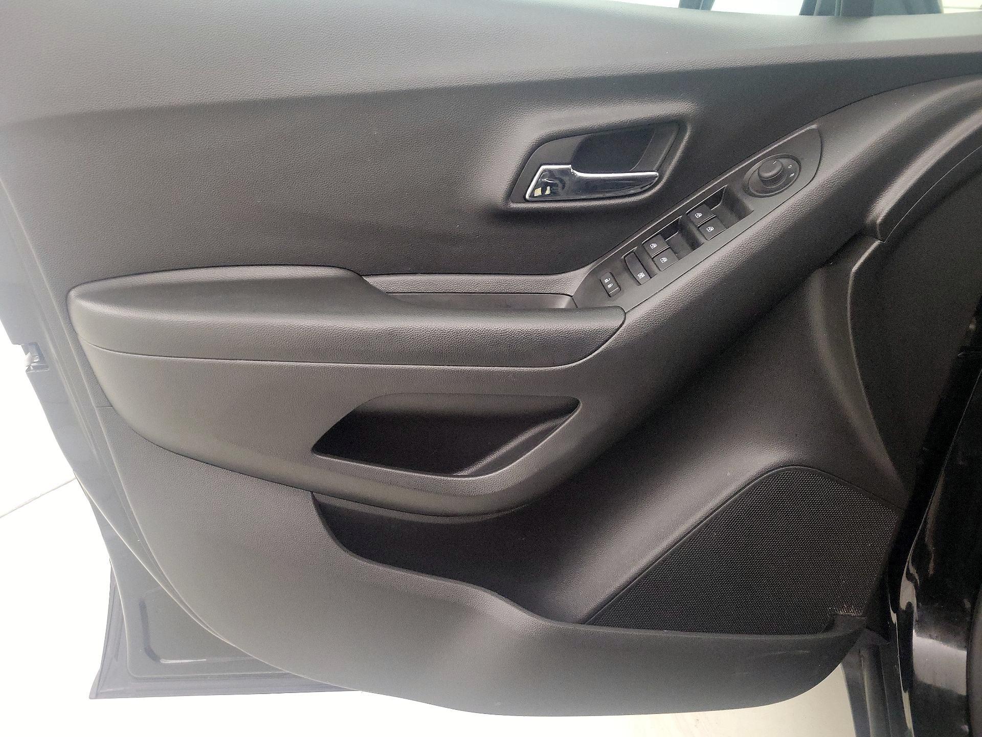 Thumbnail: 2022 Chevrolet Trax - 12