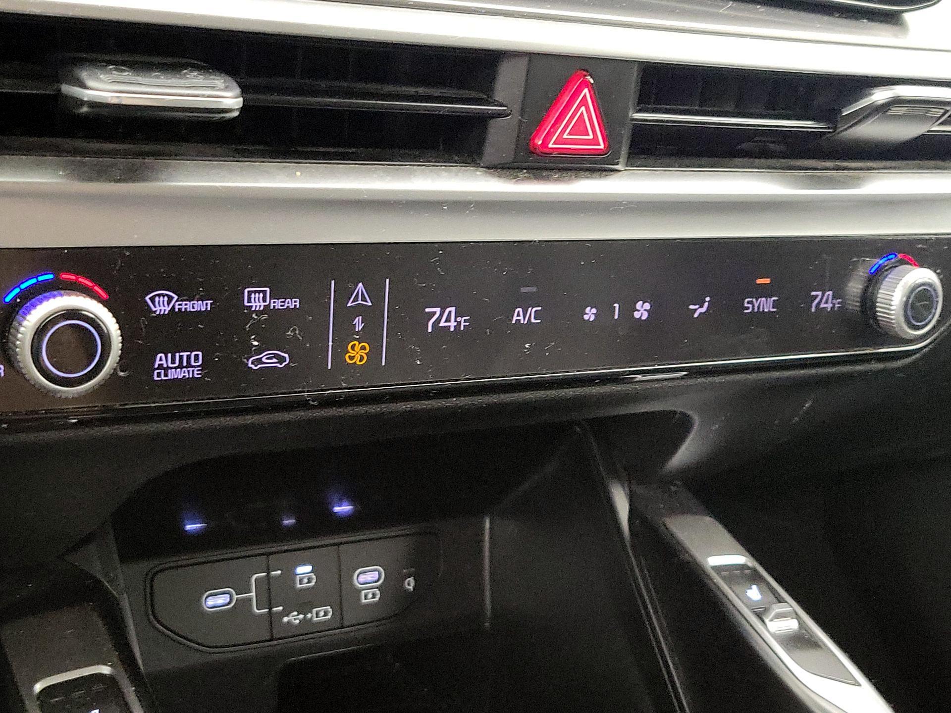 Thumbnail: 2024 Kia Sorento - 17