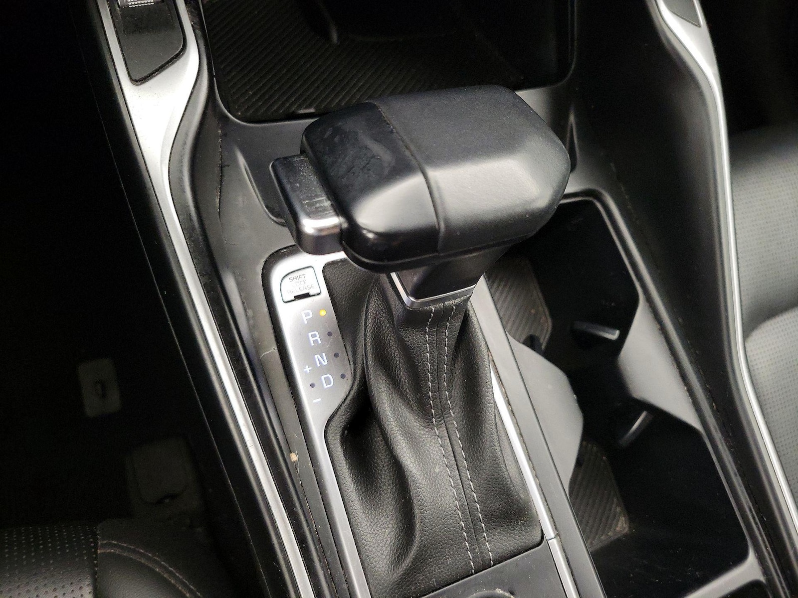 2024 Kia Sorento S - Photo 19