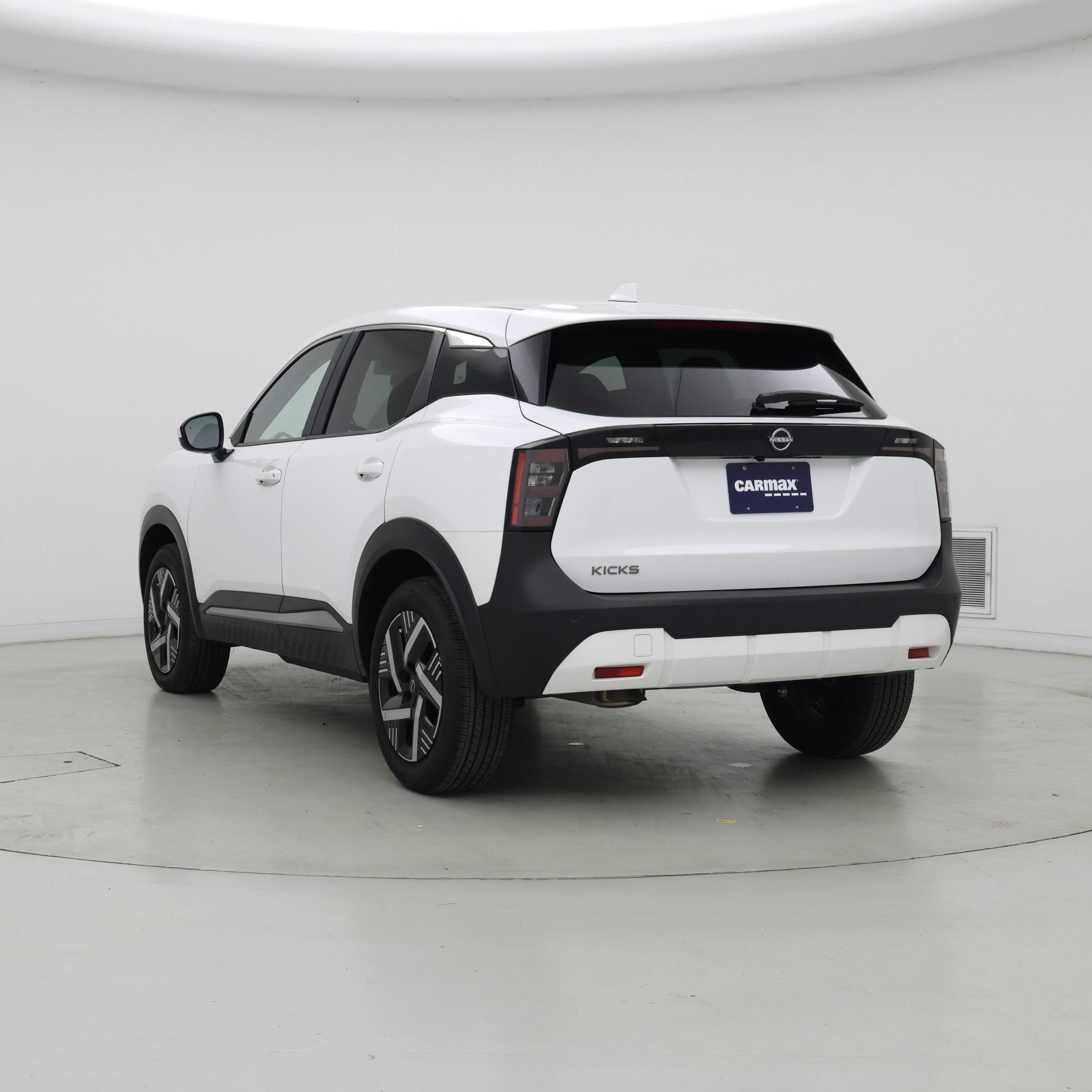 Thumbnail: 2025 Nissan Kicks - 2