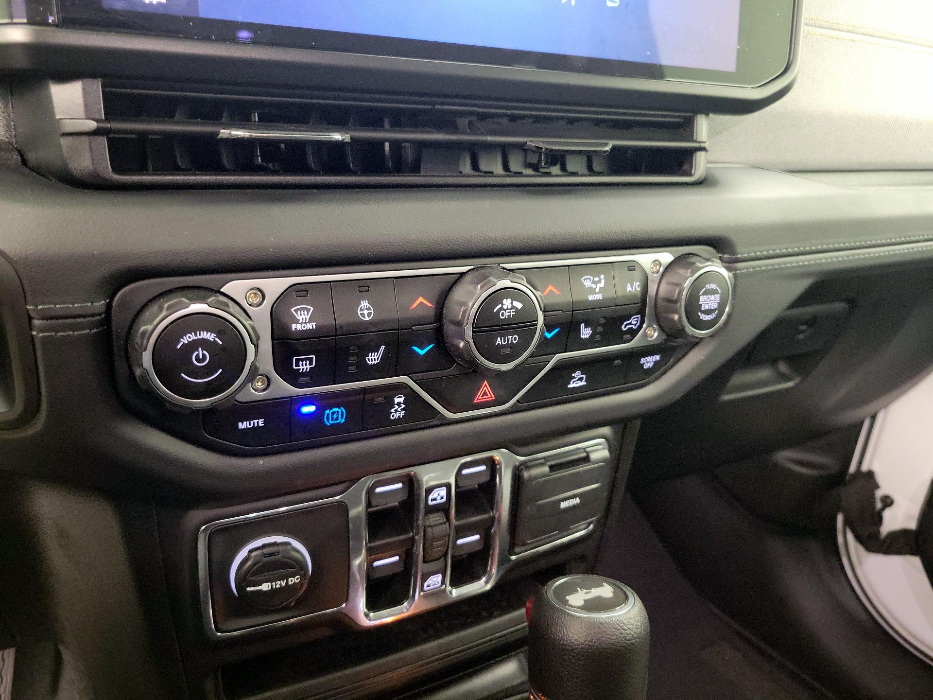 Thumbnail: 2025 Jeep Wrangler - 16