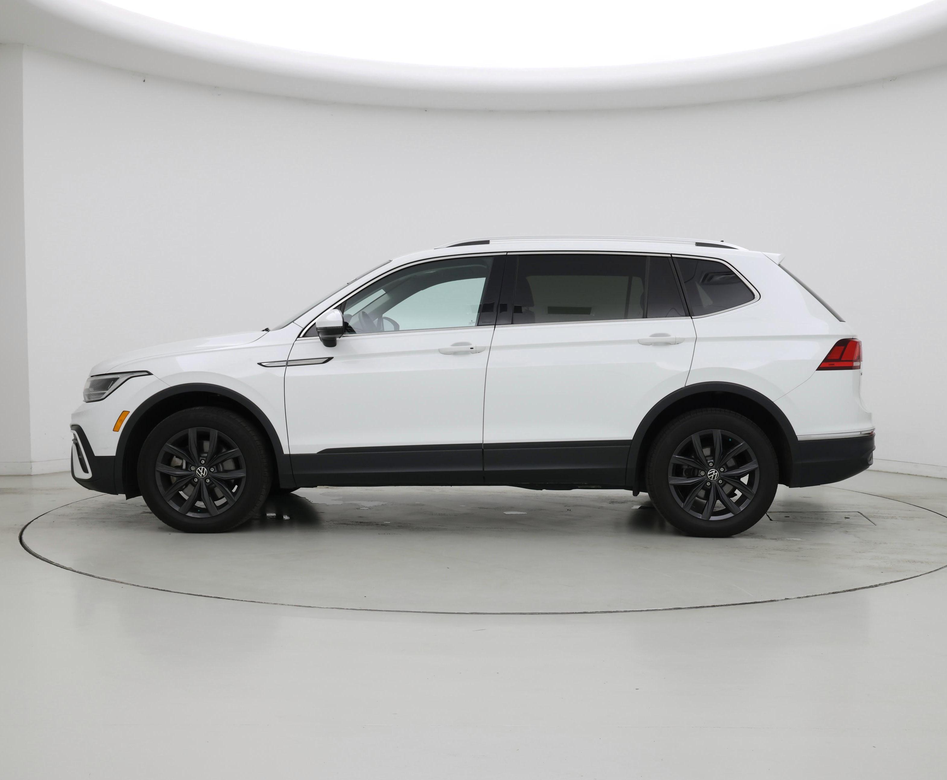 Thumbnail: 2024 Volkswagen Tiguan - 3