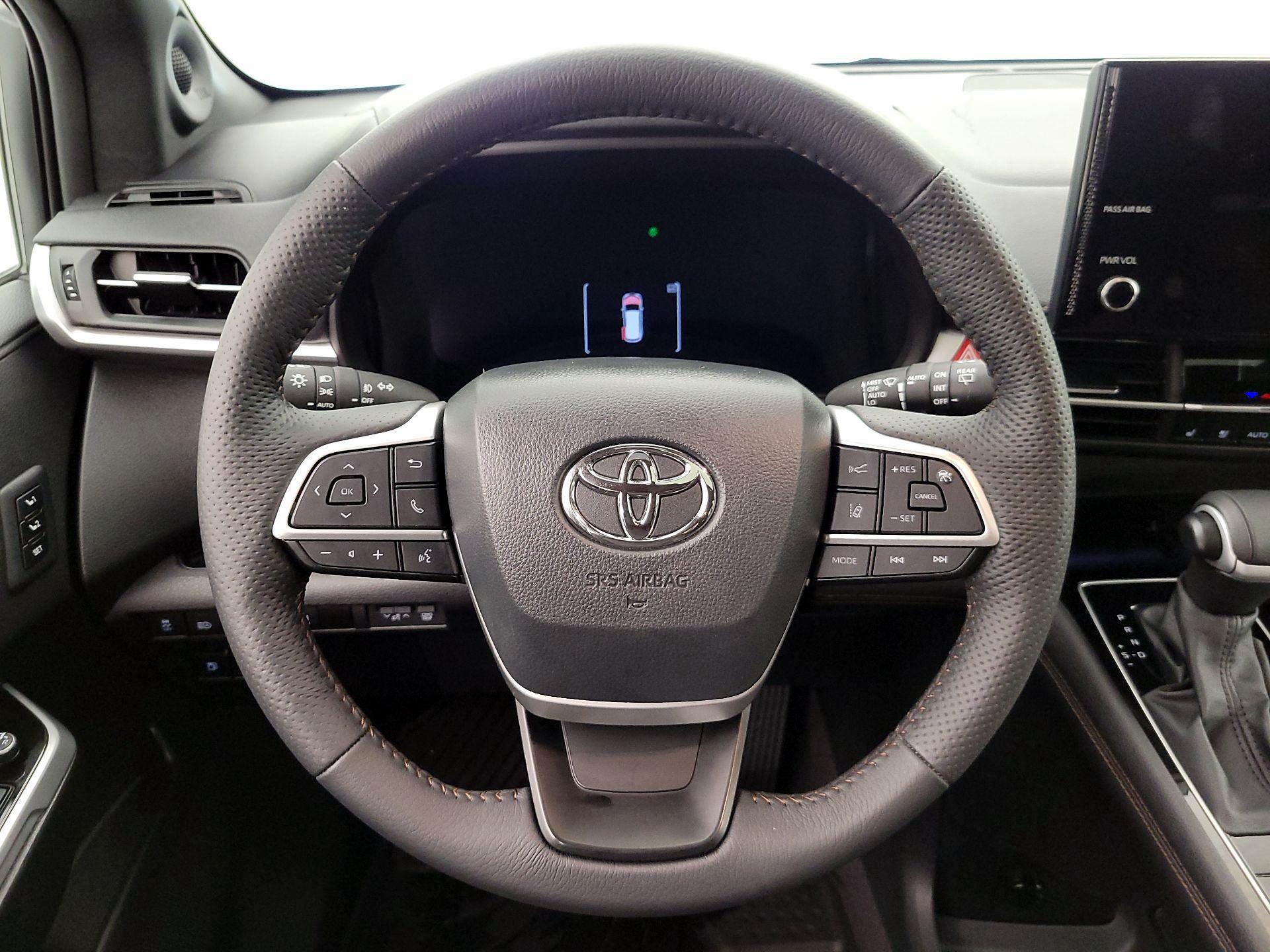 Thumbnail: 2025 Toyota Sienna - 10