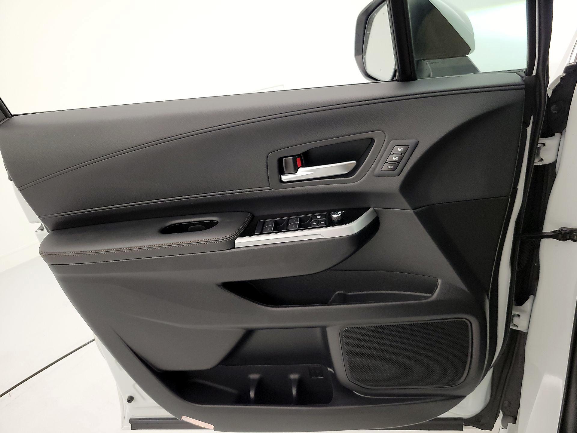 Thumbnail: 2025 Toyota Sienna - 12