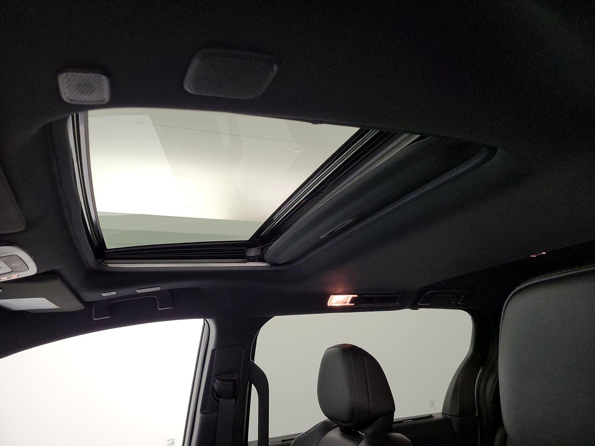 Thumbnail: 2025 Toyota Sienna - 20