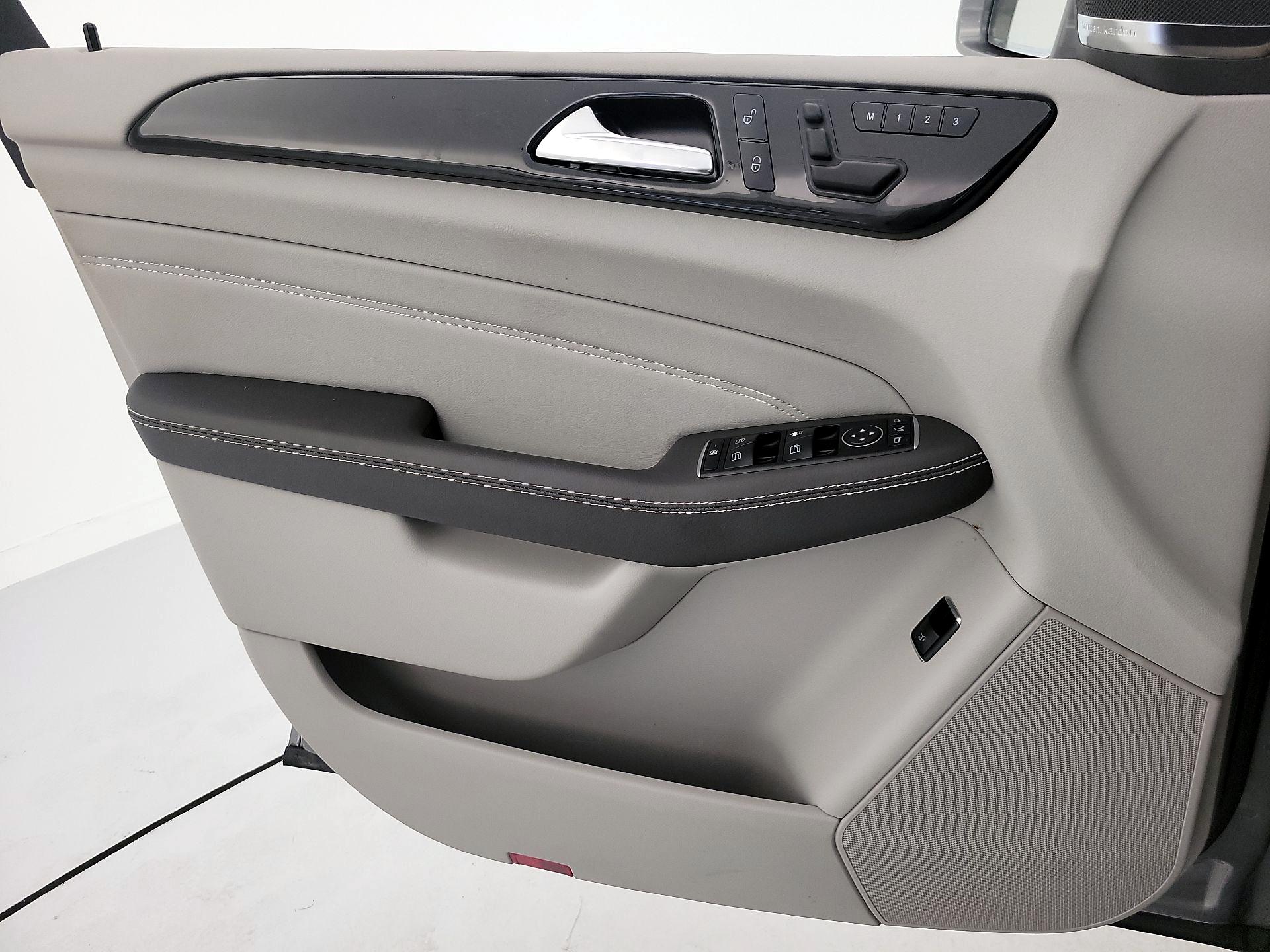 Thumbnail: 2015 Mercedes-Benz M-Class - 12