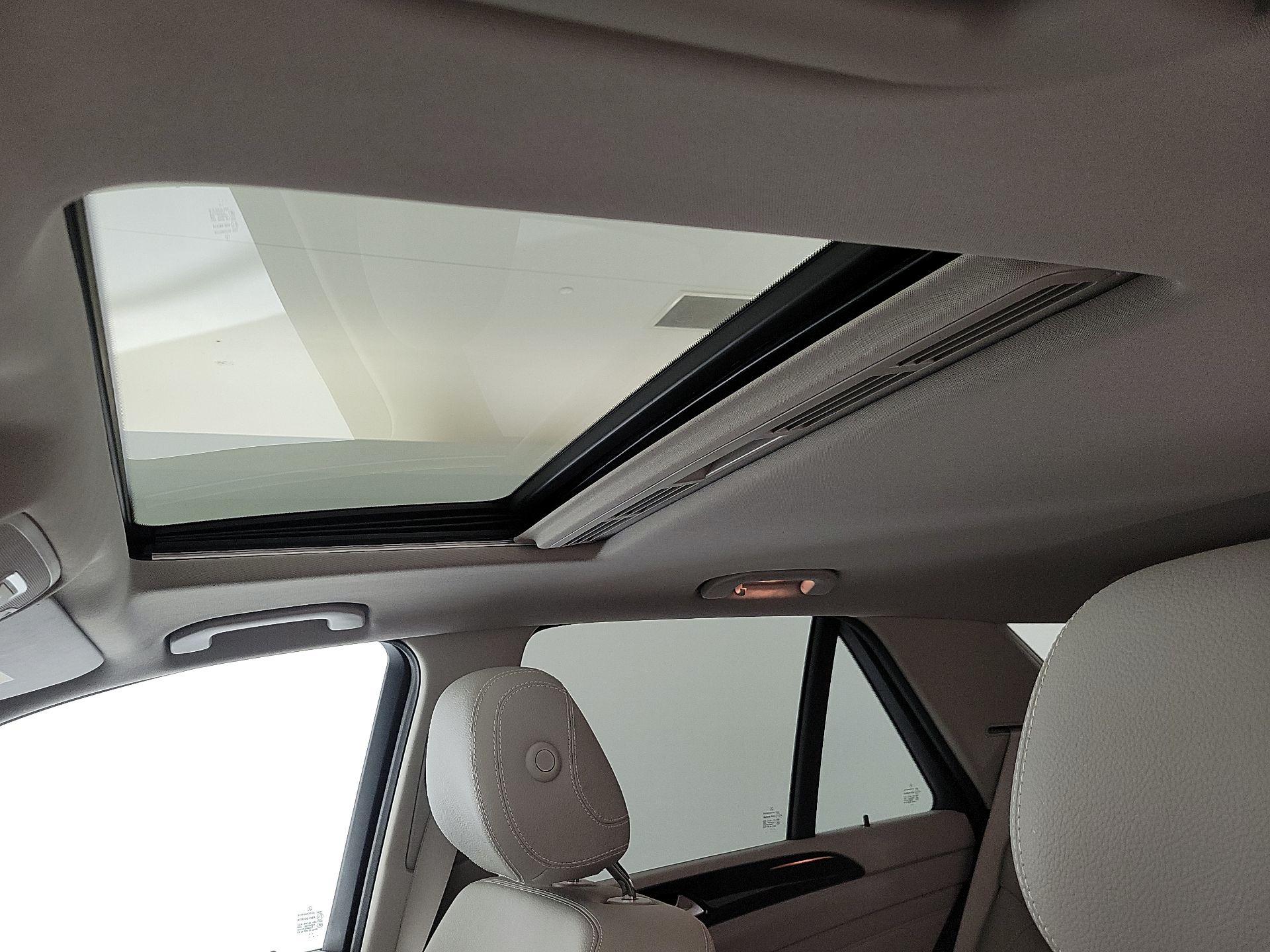 Thumbnail: 2015 Mercedes-Benz M-Class - 20