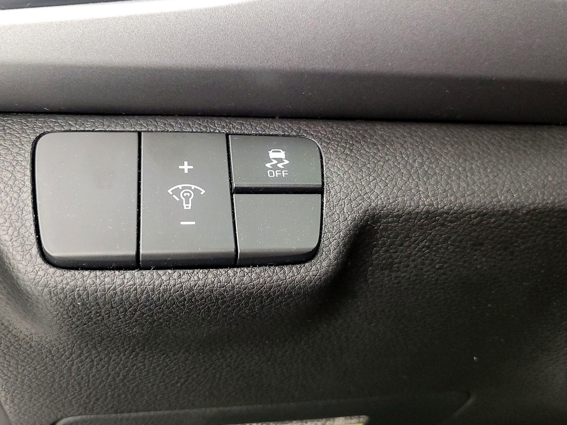 Thumbnail: 2023 Kia Rio - 13