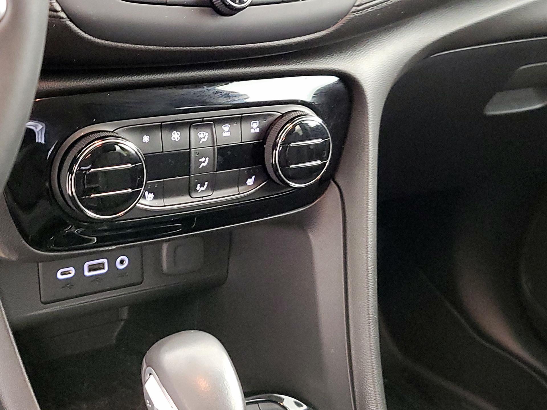 Thumbnail: 2020 Buick Encore GX - 16