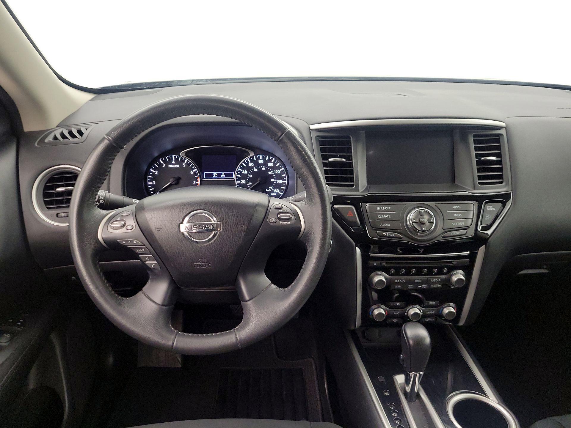 Thumbnail: 2017 Nissan Pathfinder - 10