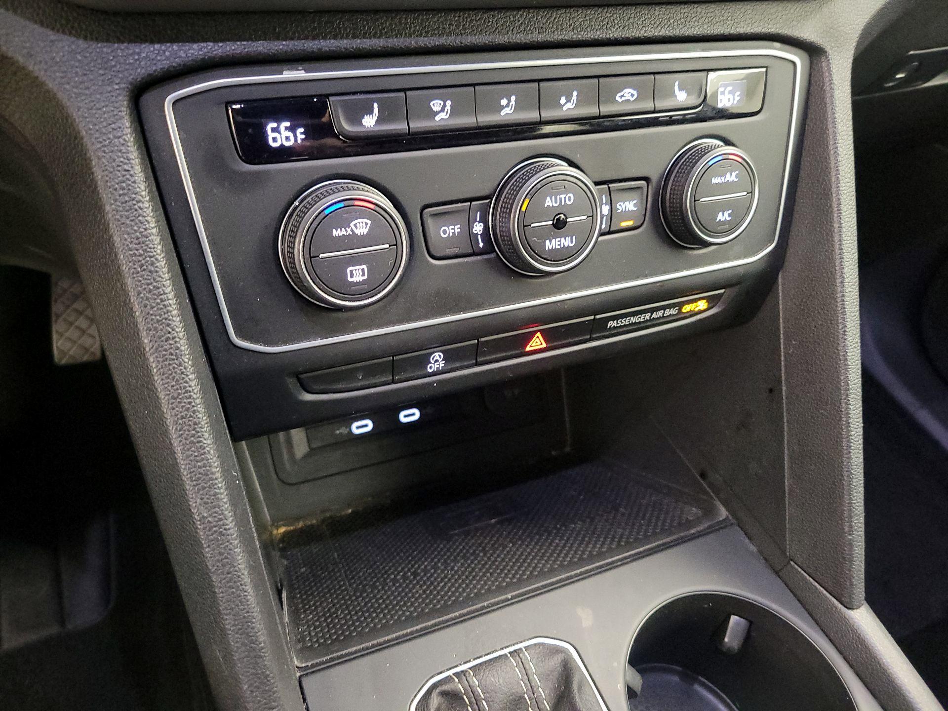 Thumbnail: 2021 Volkswagen Atlas - 16