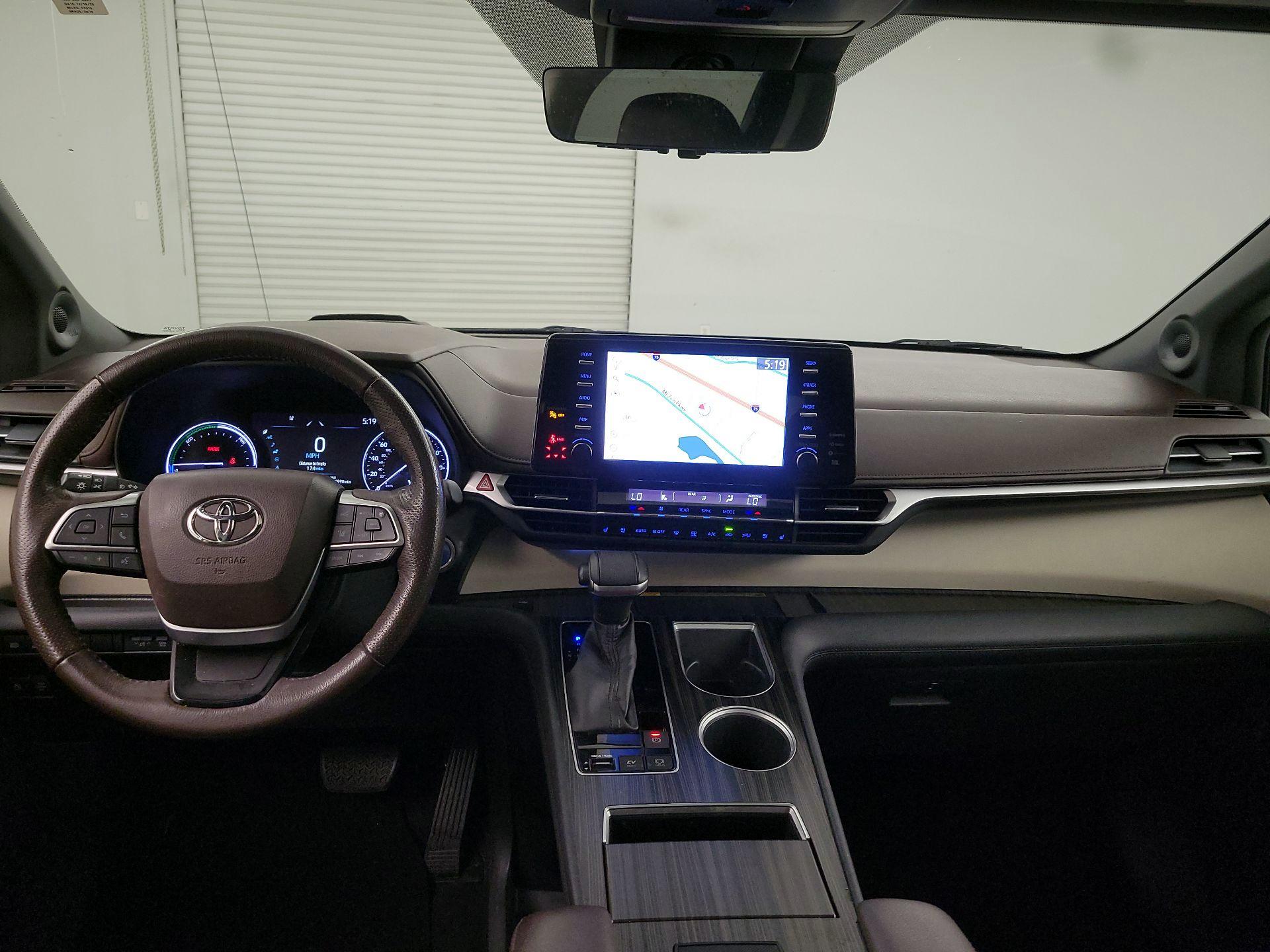 Thumbnail: 2022 Toyota Sienna - 9