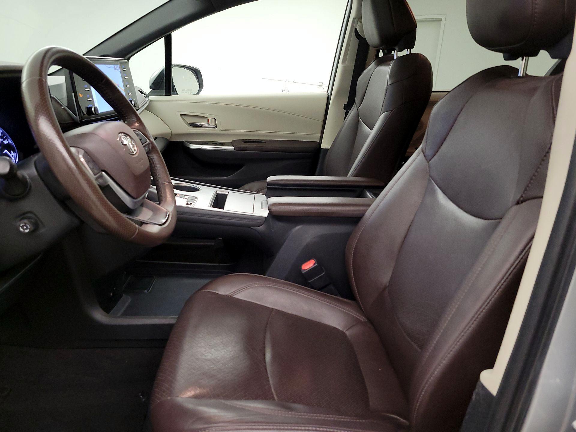 Thumbnail: 2022 Toyota Sienna - 11