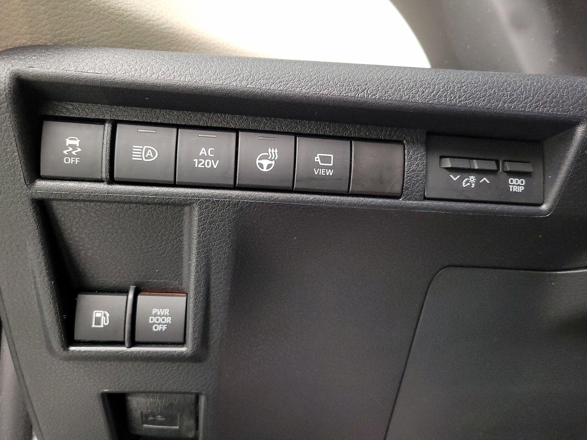 Thumbnail: 2022 Toyota Sienna - 13