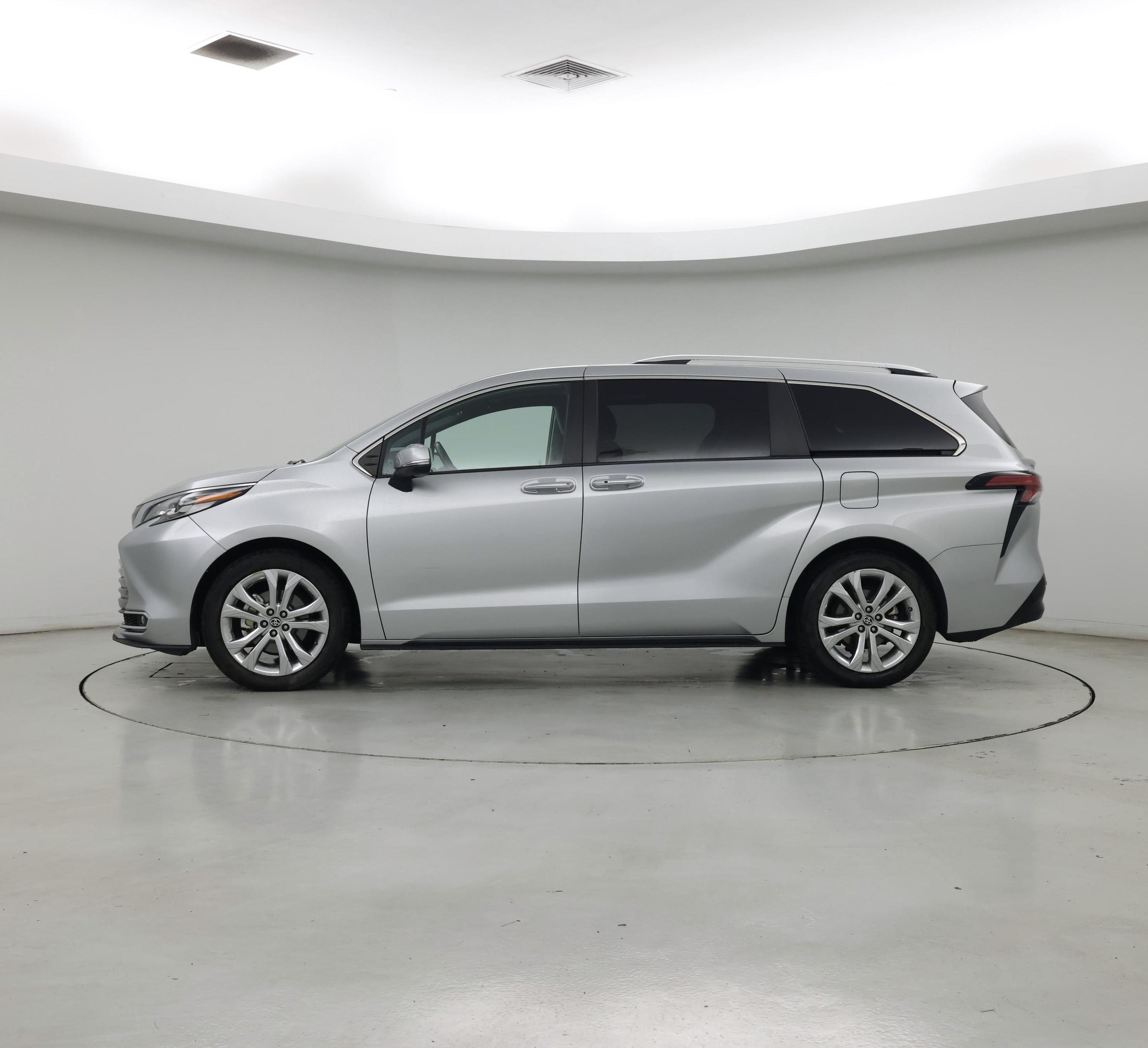 Thumbnail: 2022 Toyota Sienna - 3
