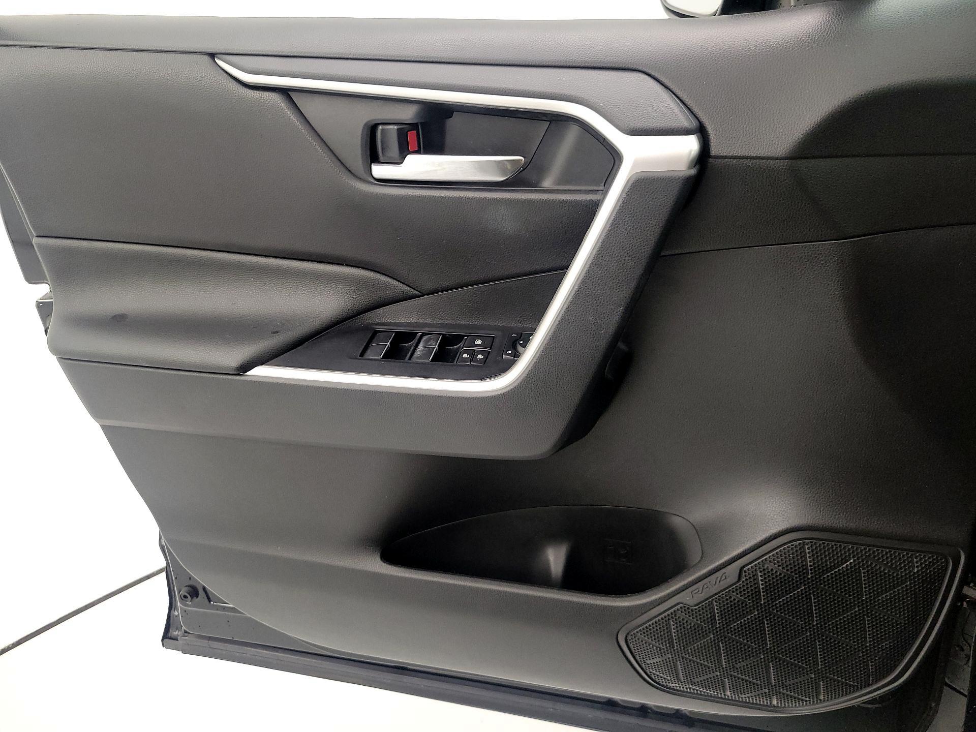 Thumbnail: 2021 Toyota RAV4 - 12